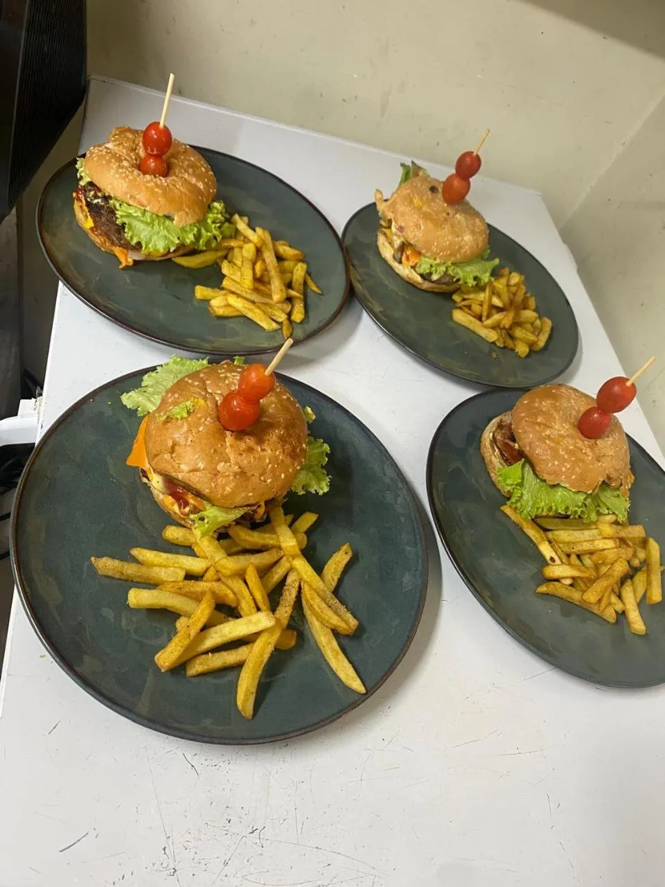 Restaurant/places to eat in Solmi Rooms