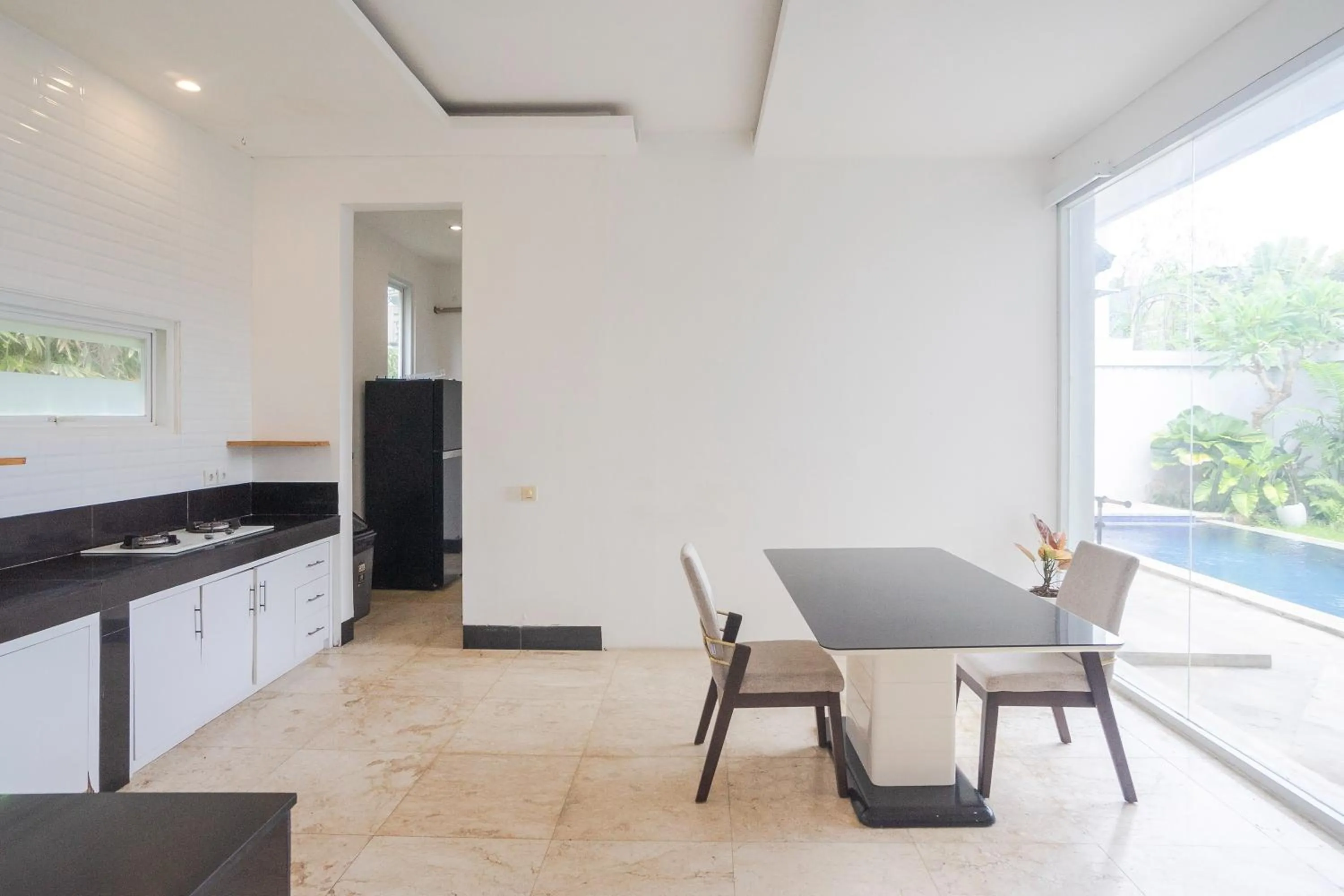 Kitchen or kitchenette in Villa Blue Margarita Canggu