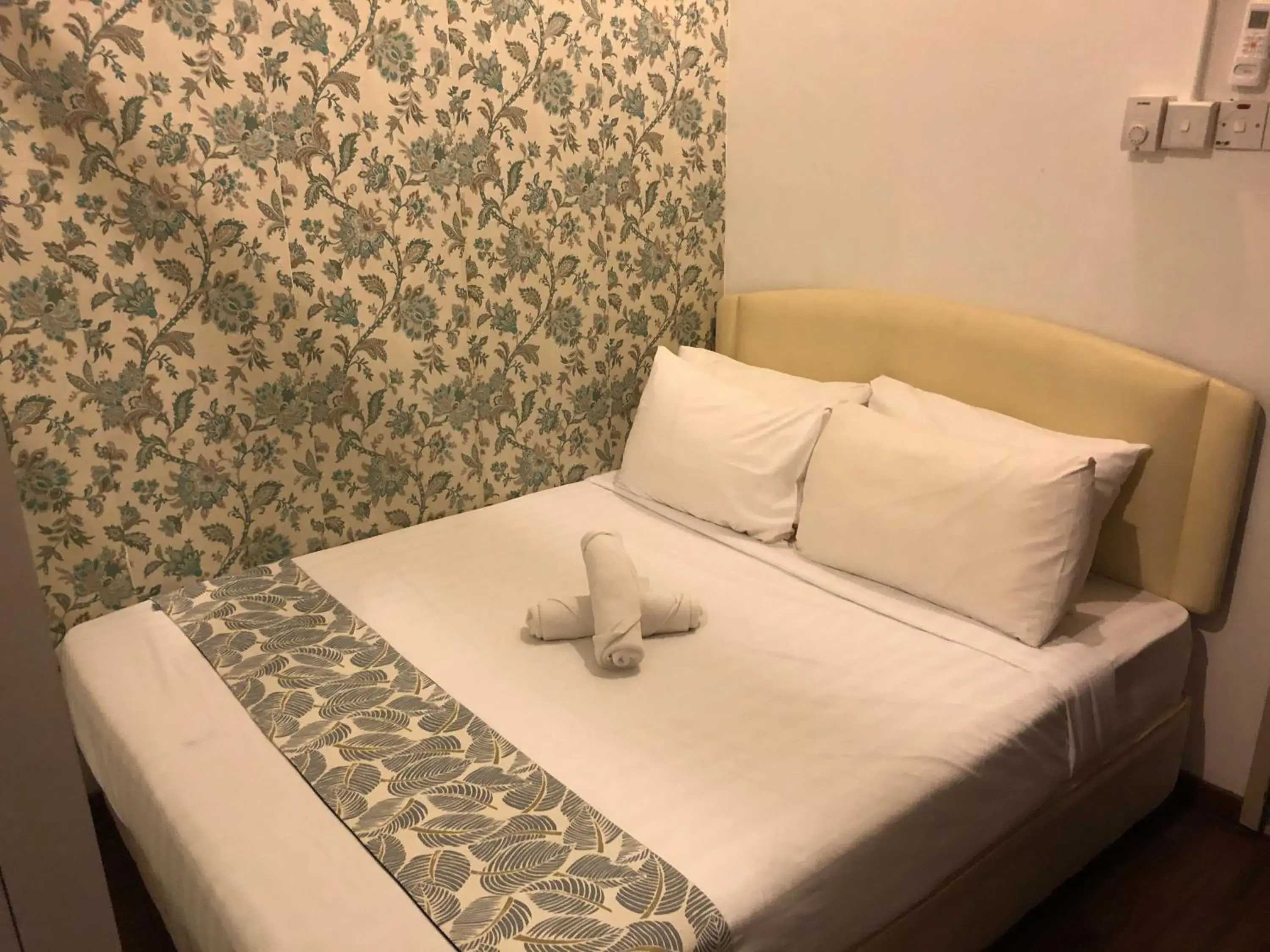 Basic Double Room in Woodpecker Lodge, Kuching Basic Double Room in Woodpecker Lodge, Kuching