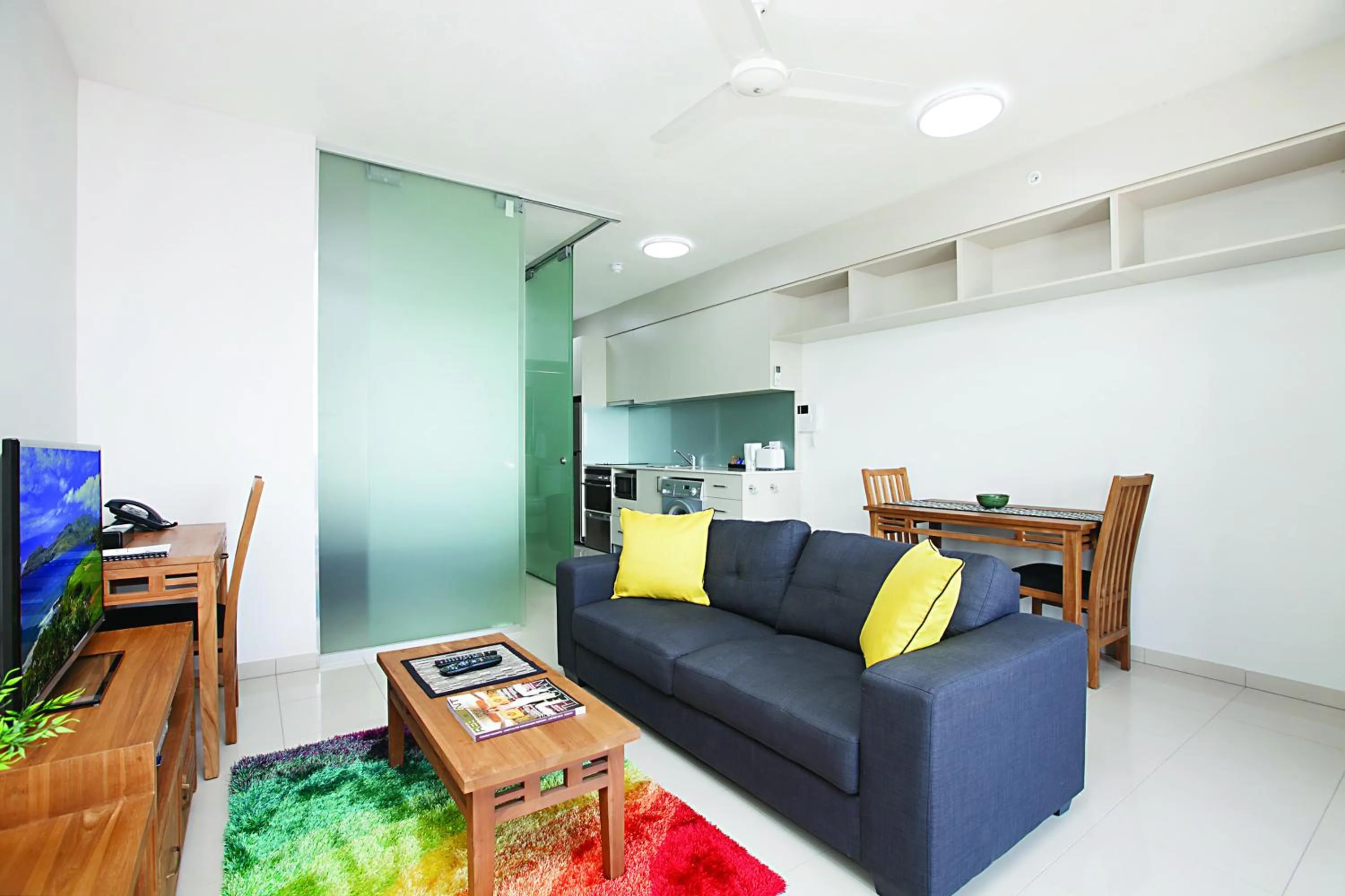 TV and multimedia in Ramada Suites by Wyndham Zen Quarter Darwin