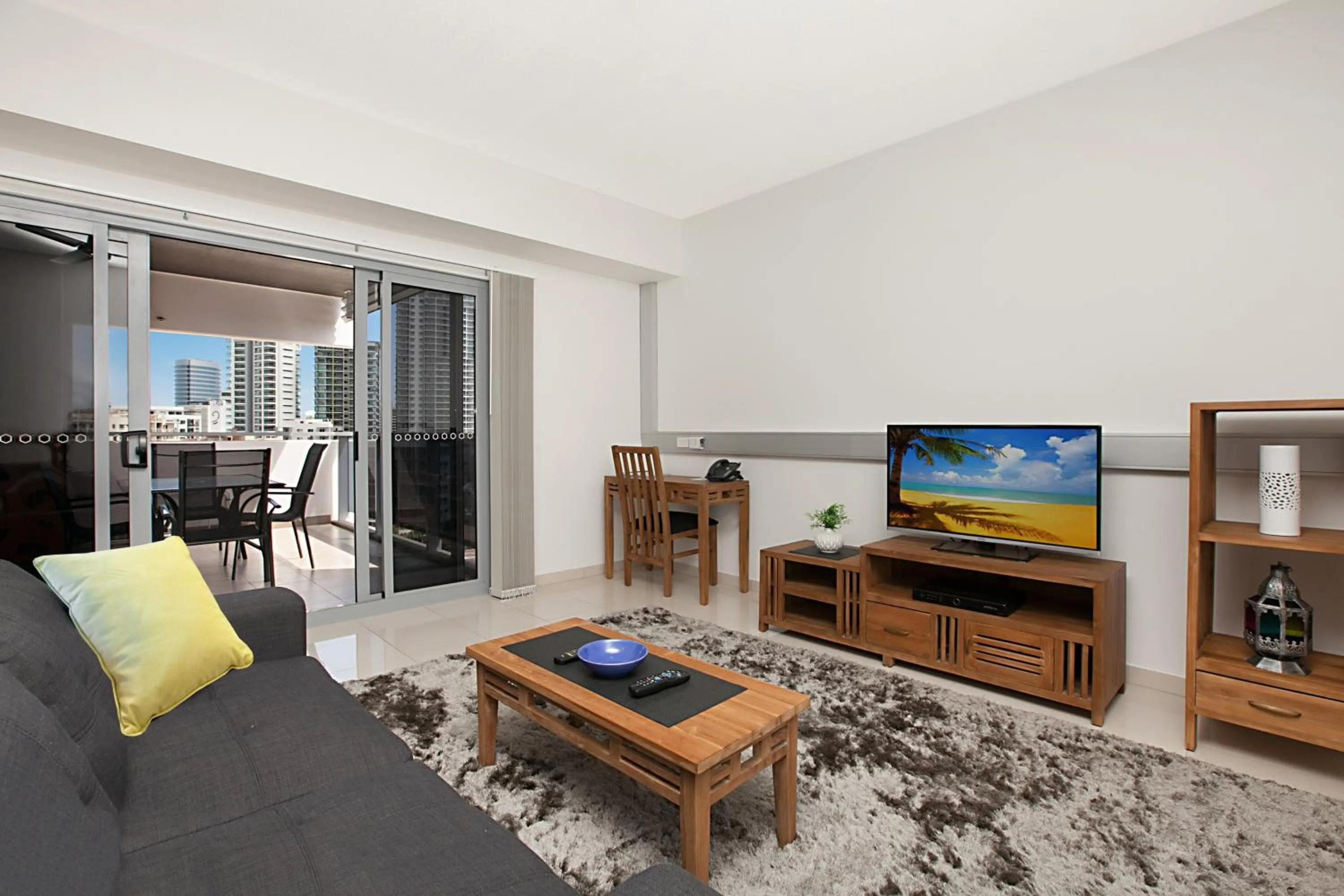TV and multimedia in Ramada Suites by Wyndham Zen Quarter Darwin