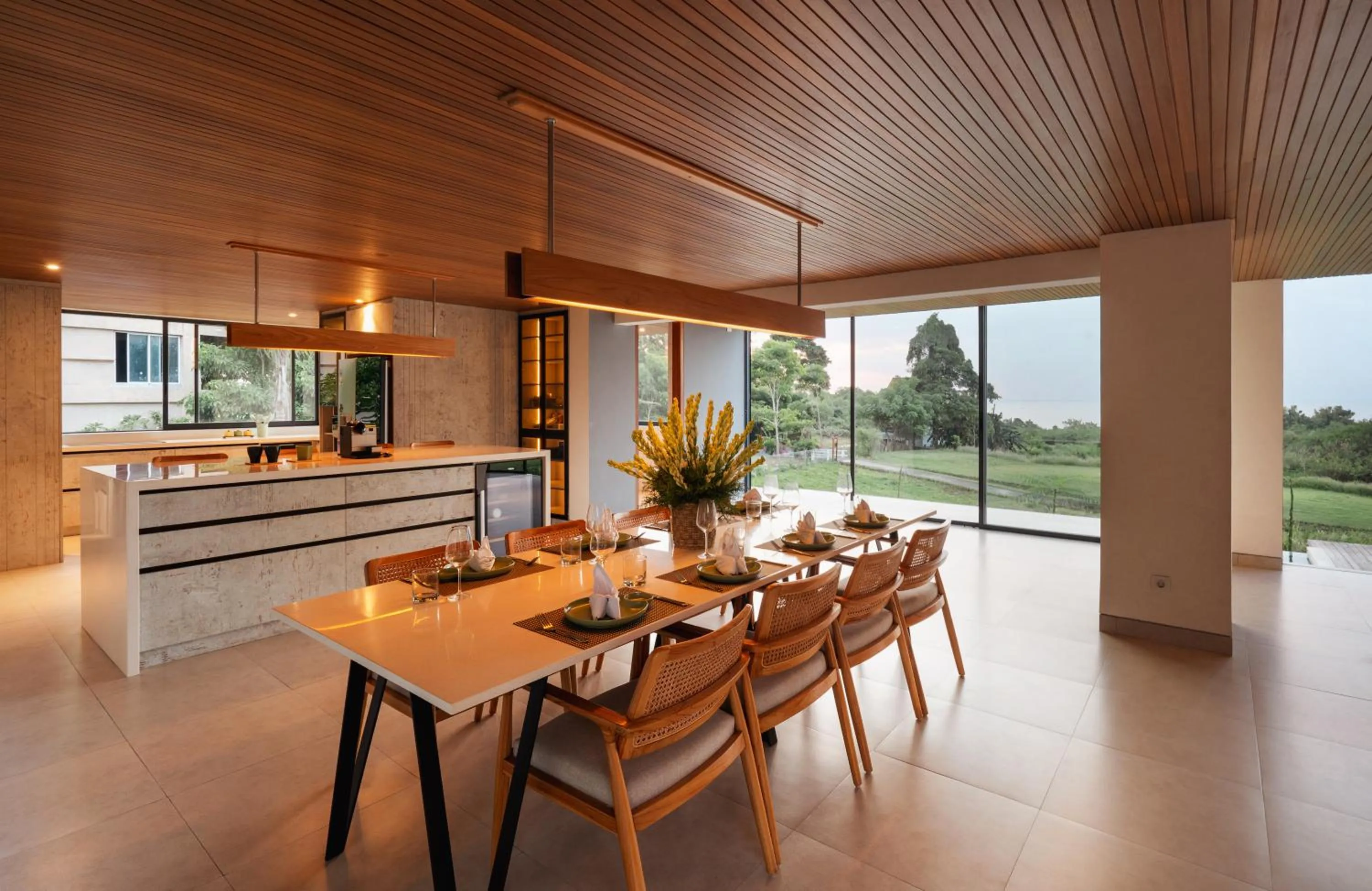 Dining area in Villa Avocagolf Uluwatu by Nakula