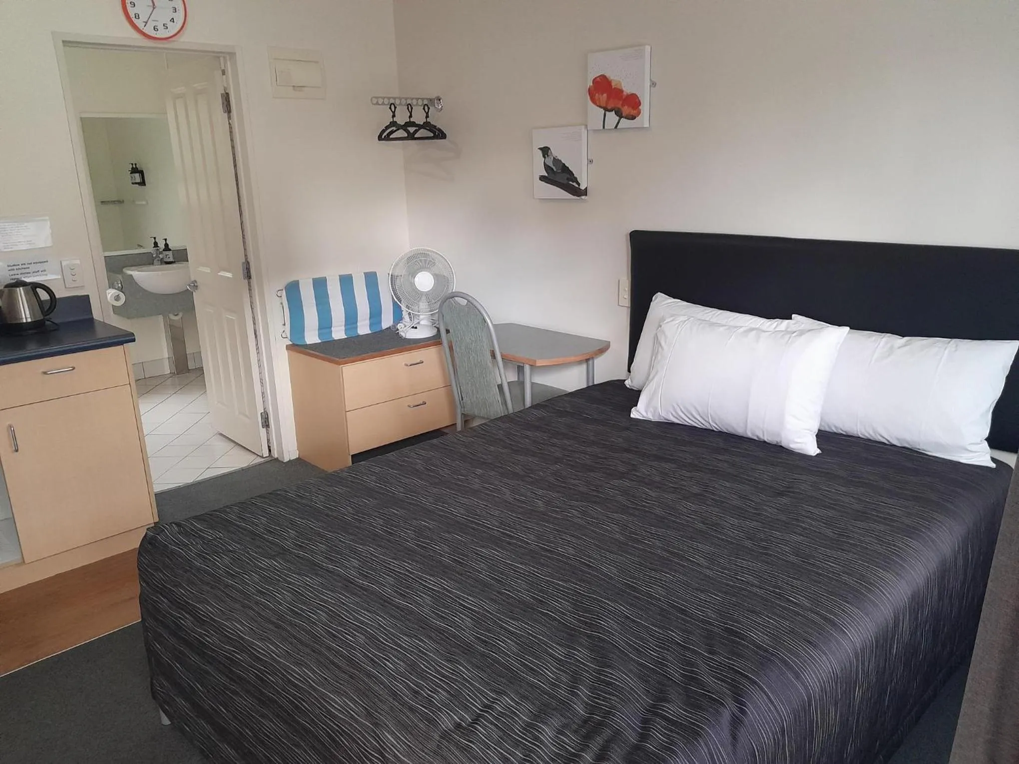 Bedroom, Bed in A'Abode Motor Lodge