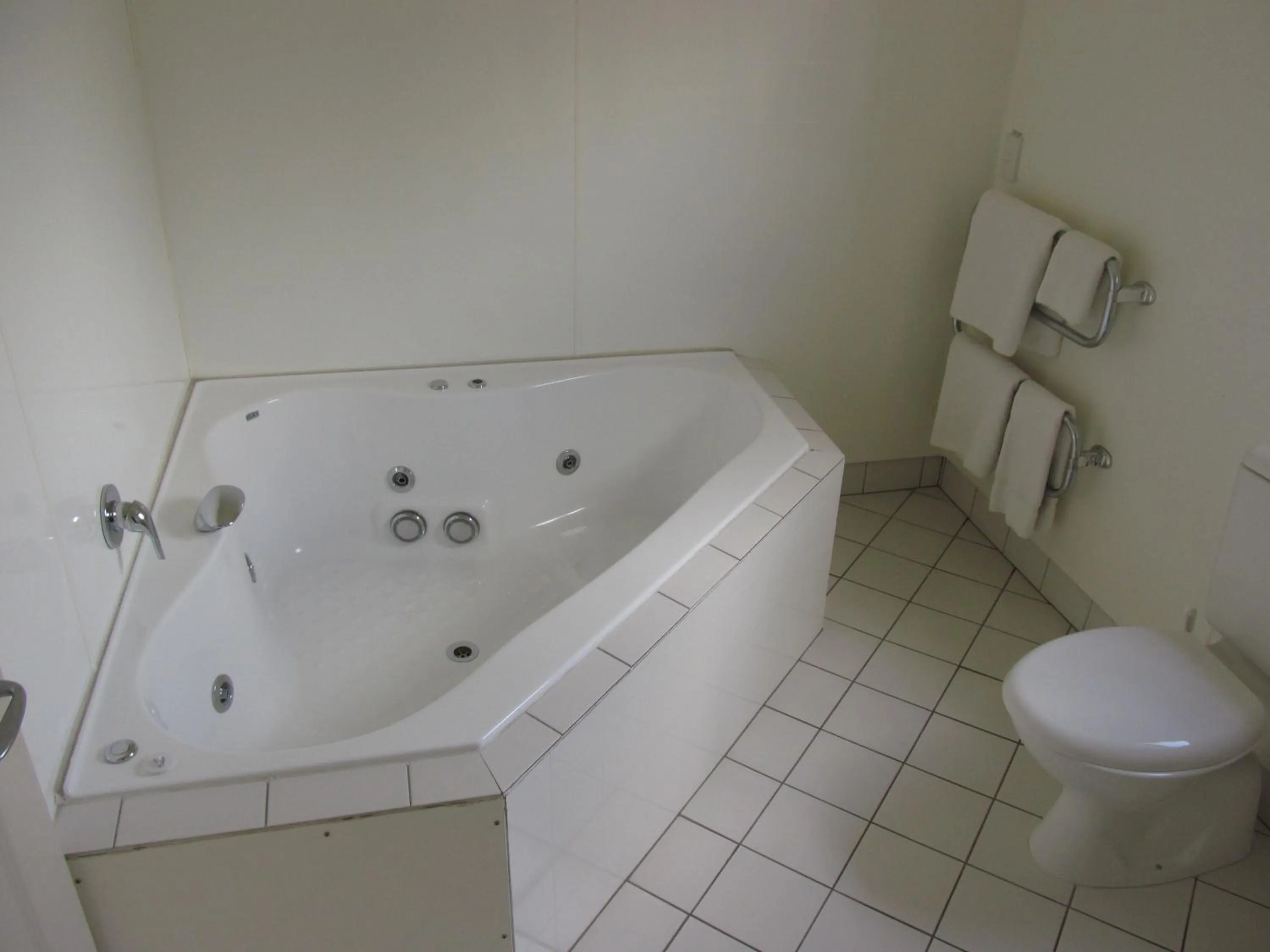 Bathroom in A'Abode Motor Lodge