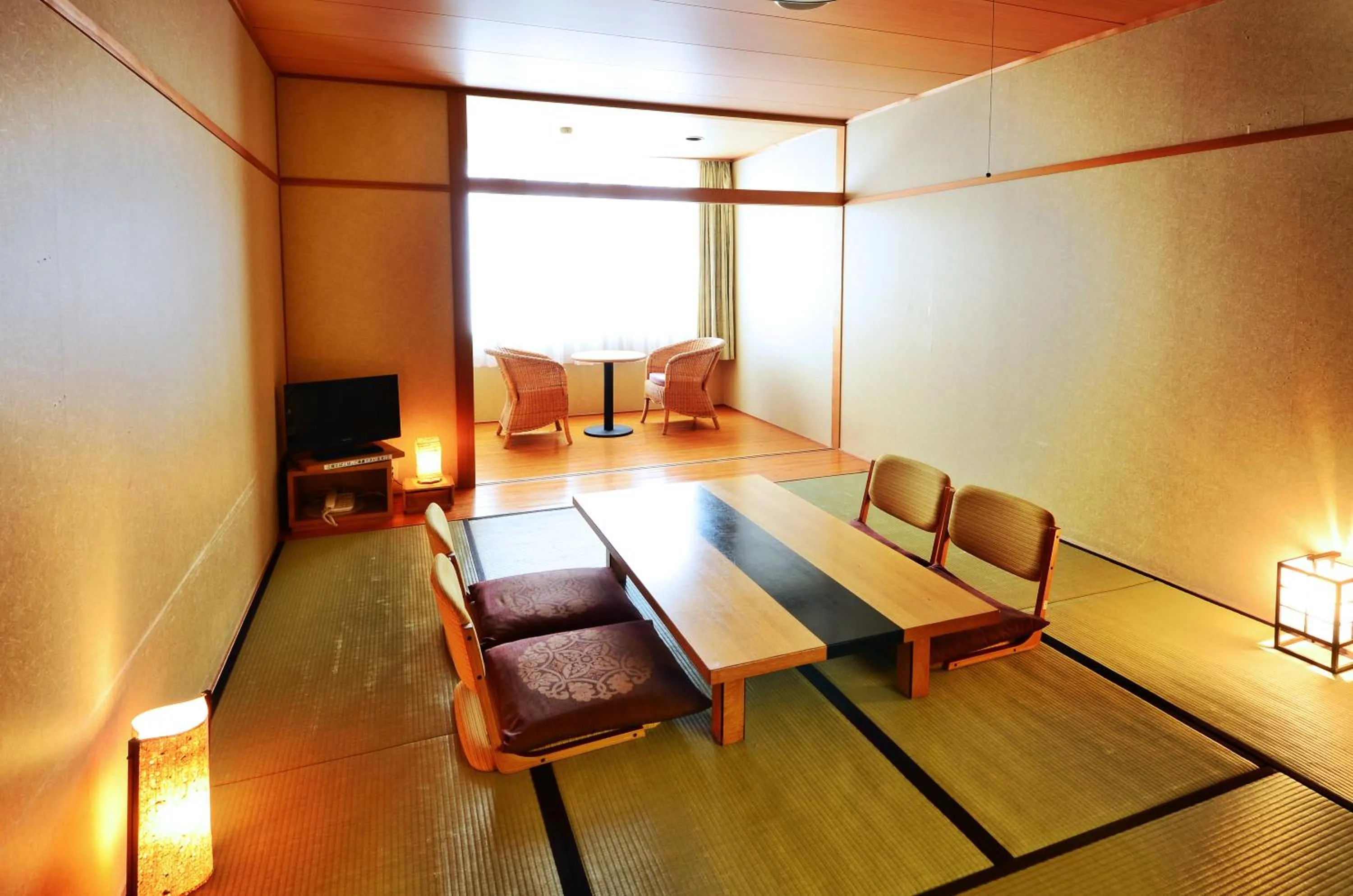 Photo of the whole room, Bed in Sunriver Oboke