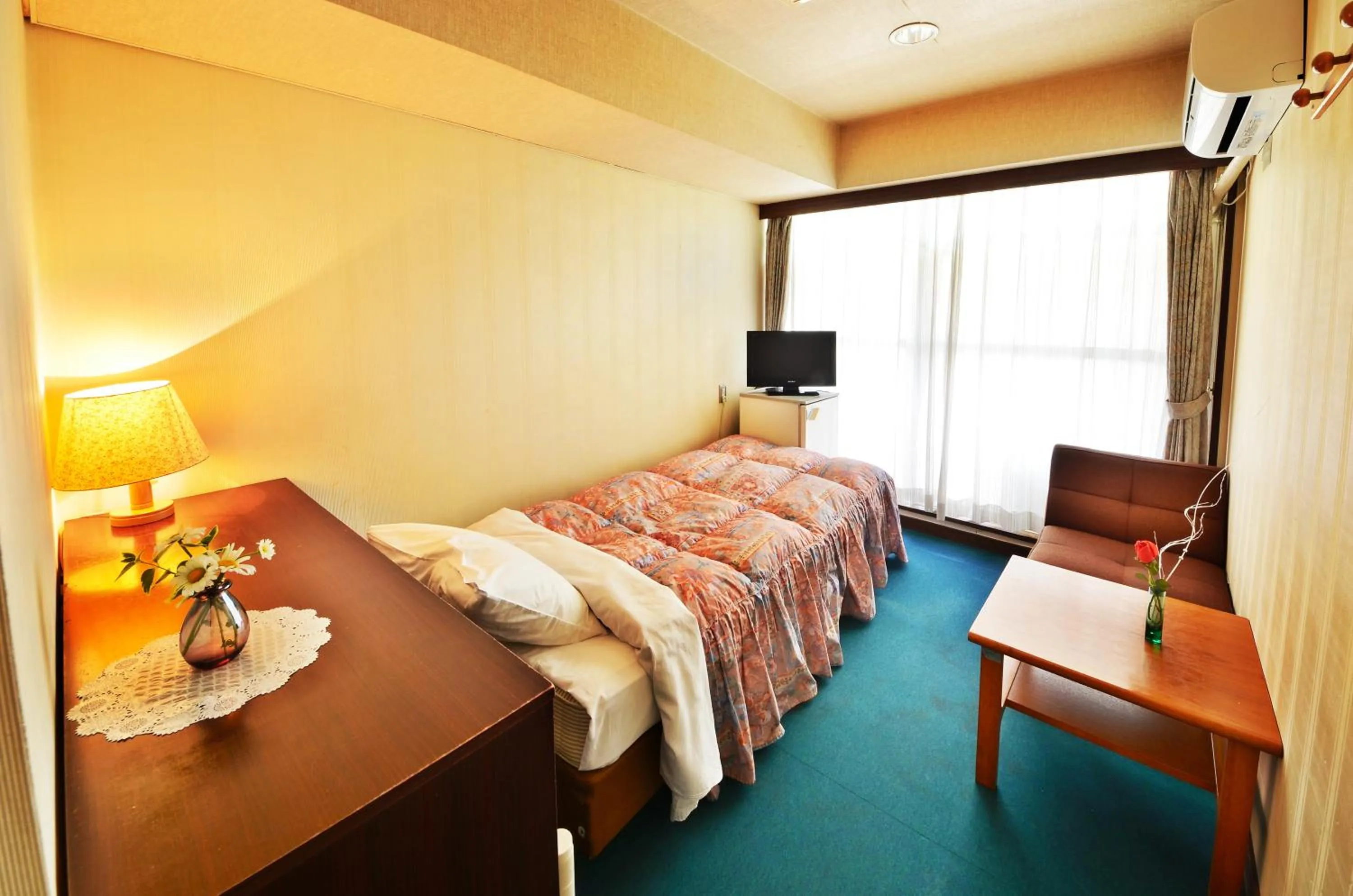 Photo of the whole room, Bed in Sunriver Oboke