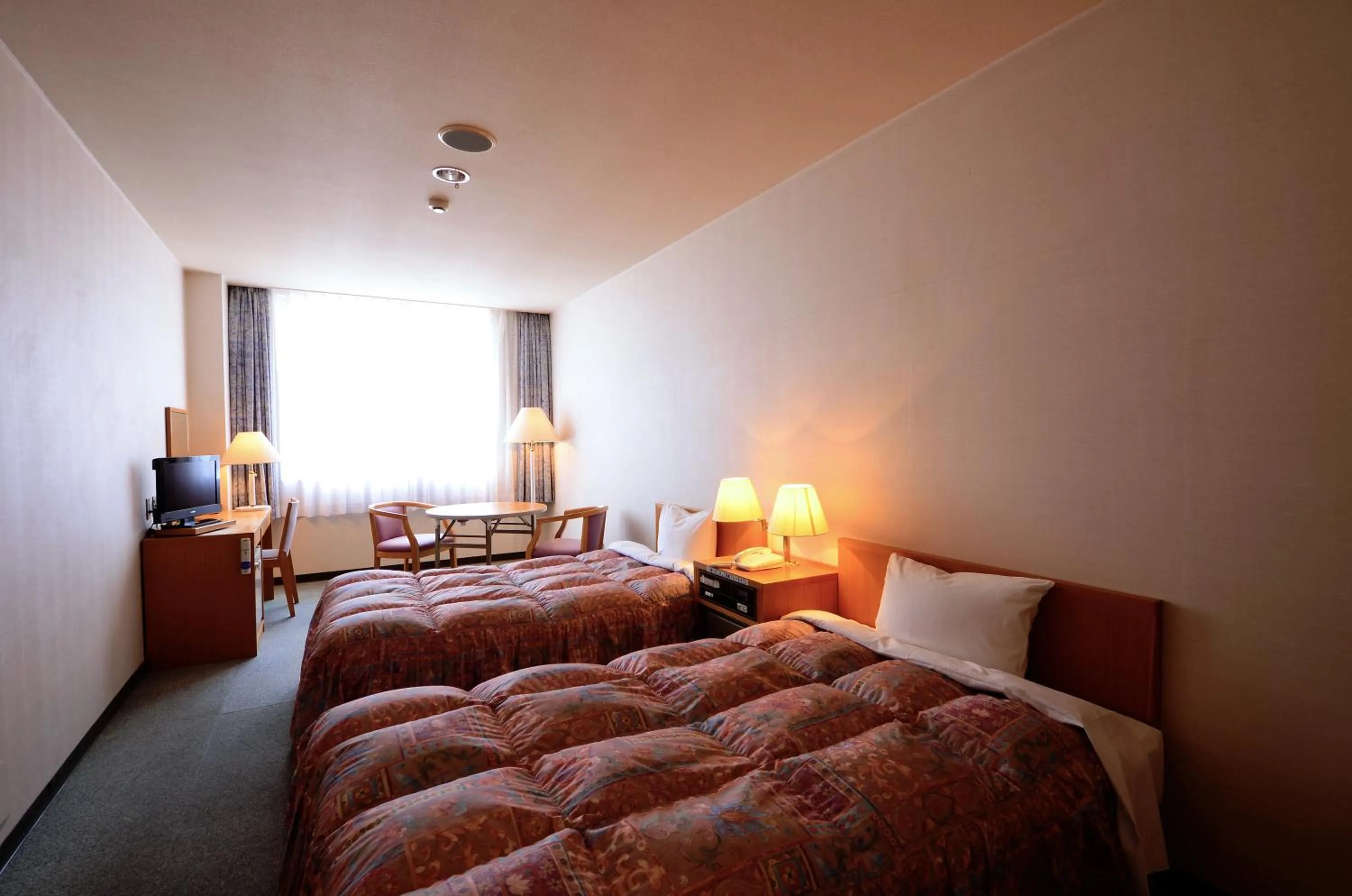 Photo of the whole room, Bed in Sunriver Oboke