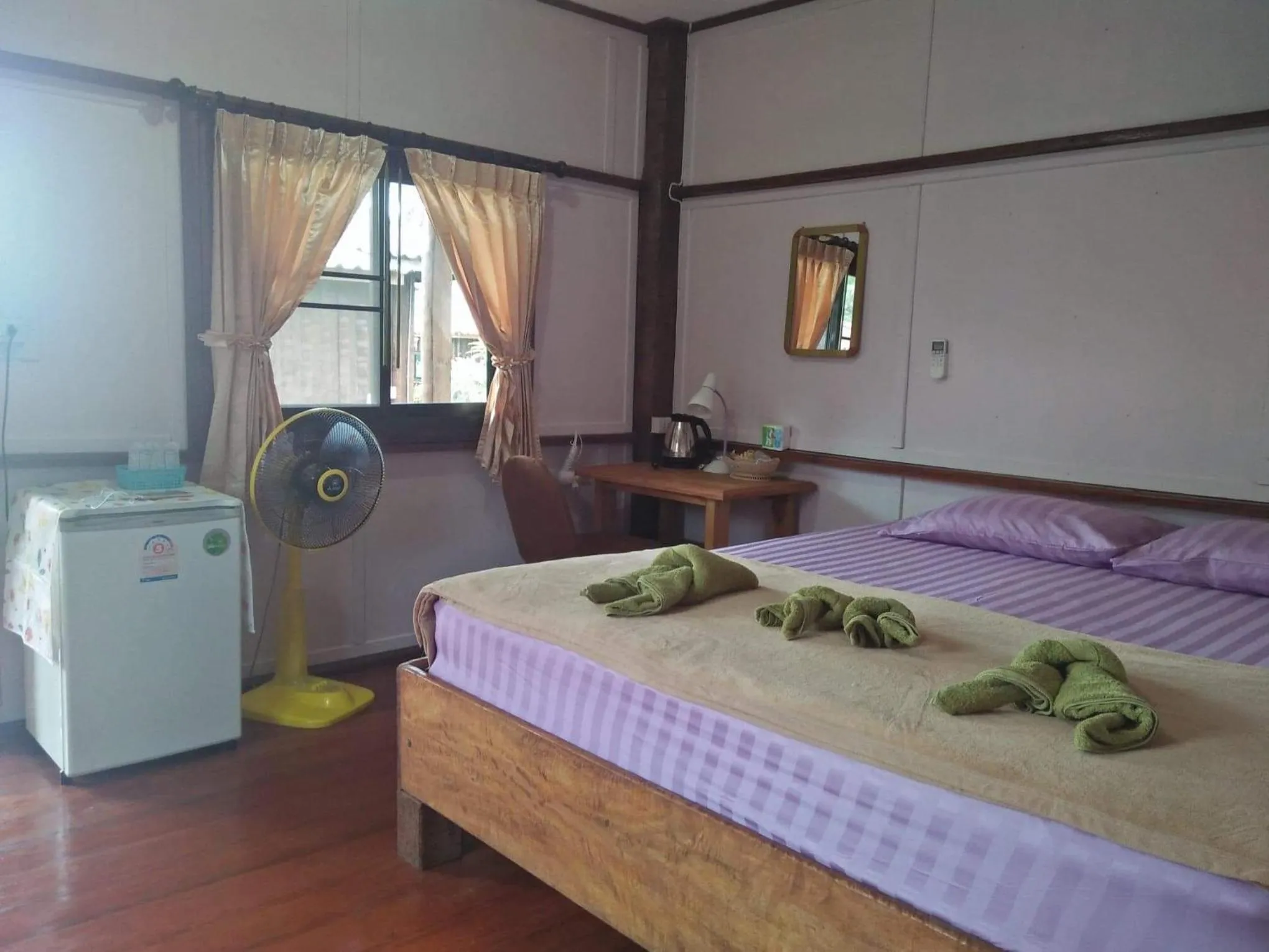 Photo of the whole room, Bed in Happy Days Resort