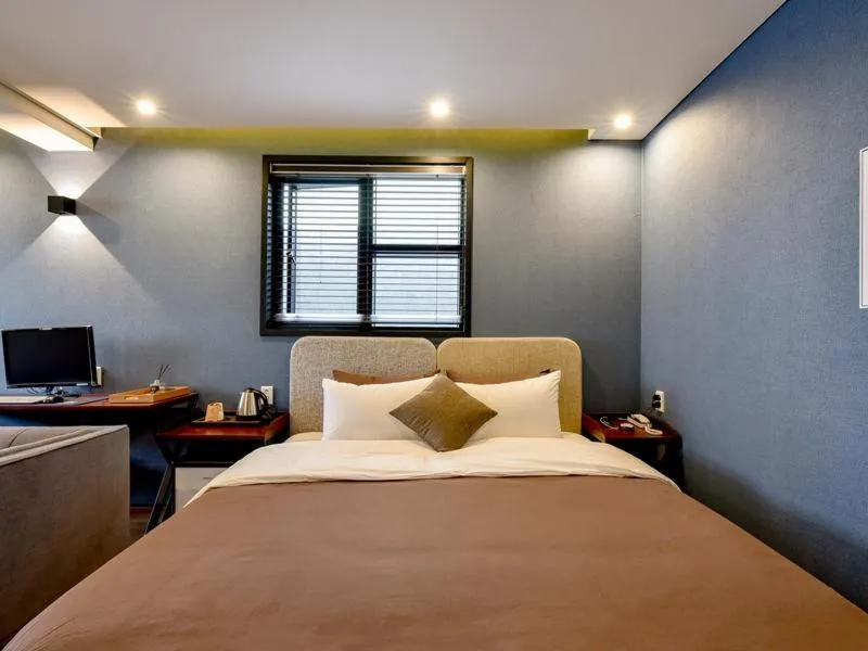 Bed in Brown Dot Yangjeong