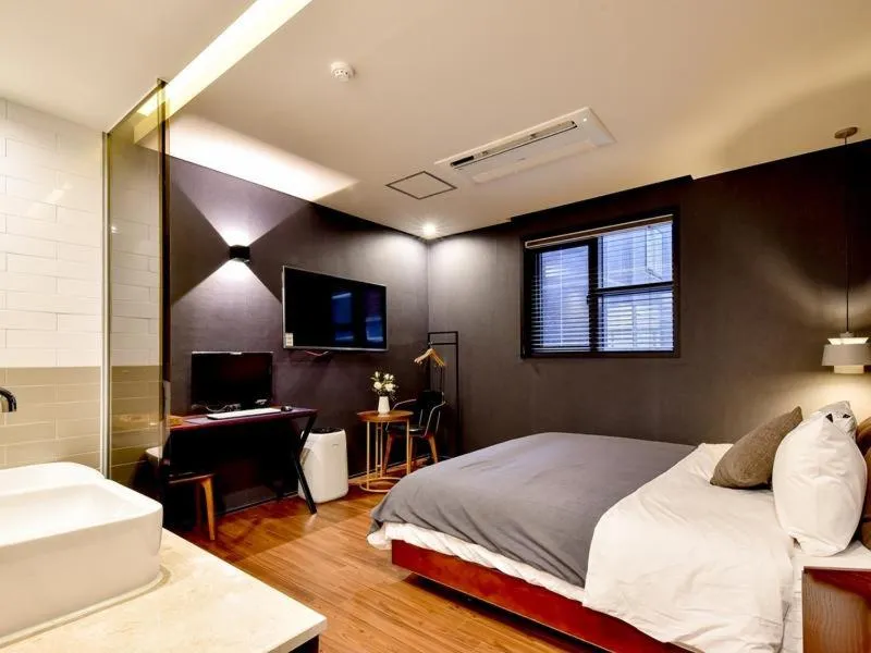 Bed in Brown Dot Yangjeong