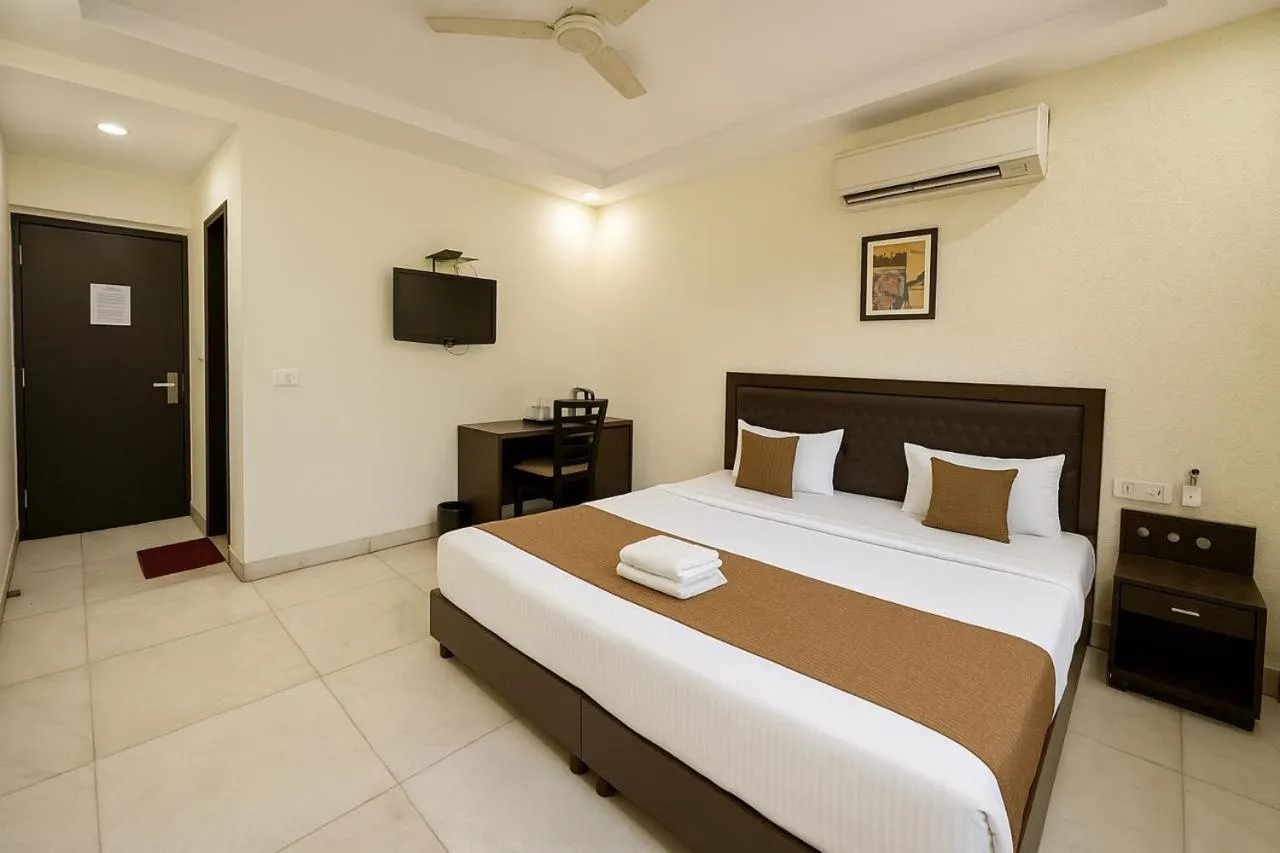 Bed in Hotel Kingston Park, Karol Bagh, New Delhi - 2 Mins from Metro