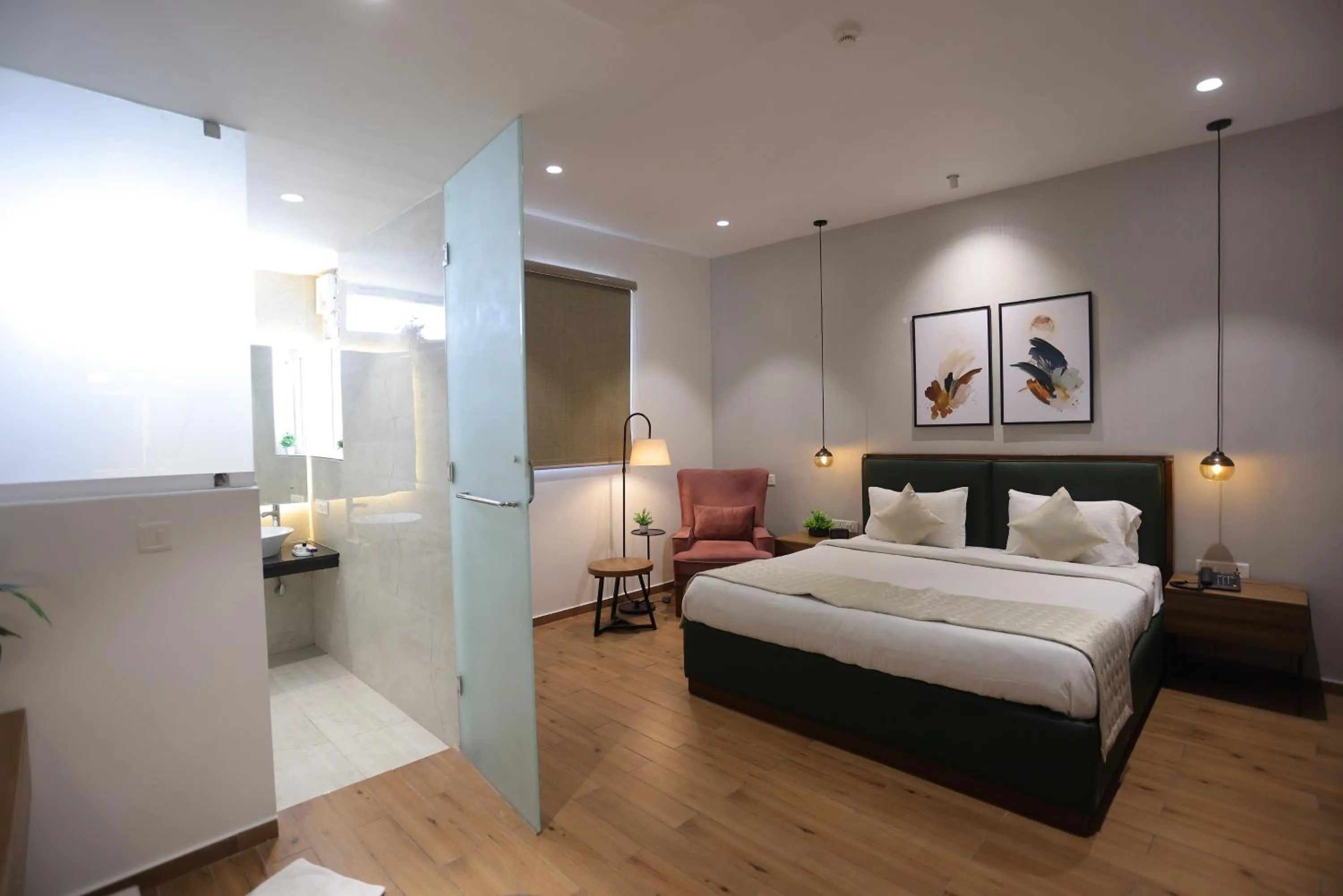 Photo of the whole room, Bed in Pondy Heights - Suites and Studios