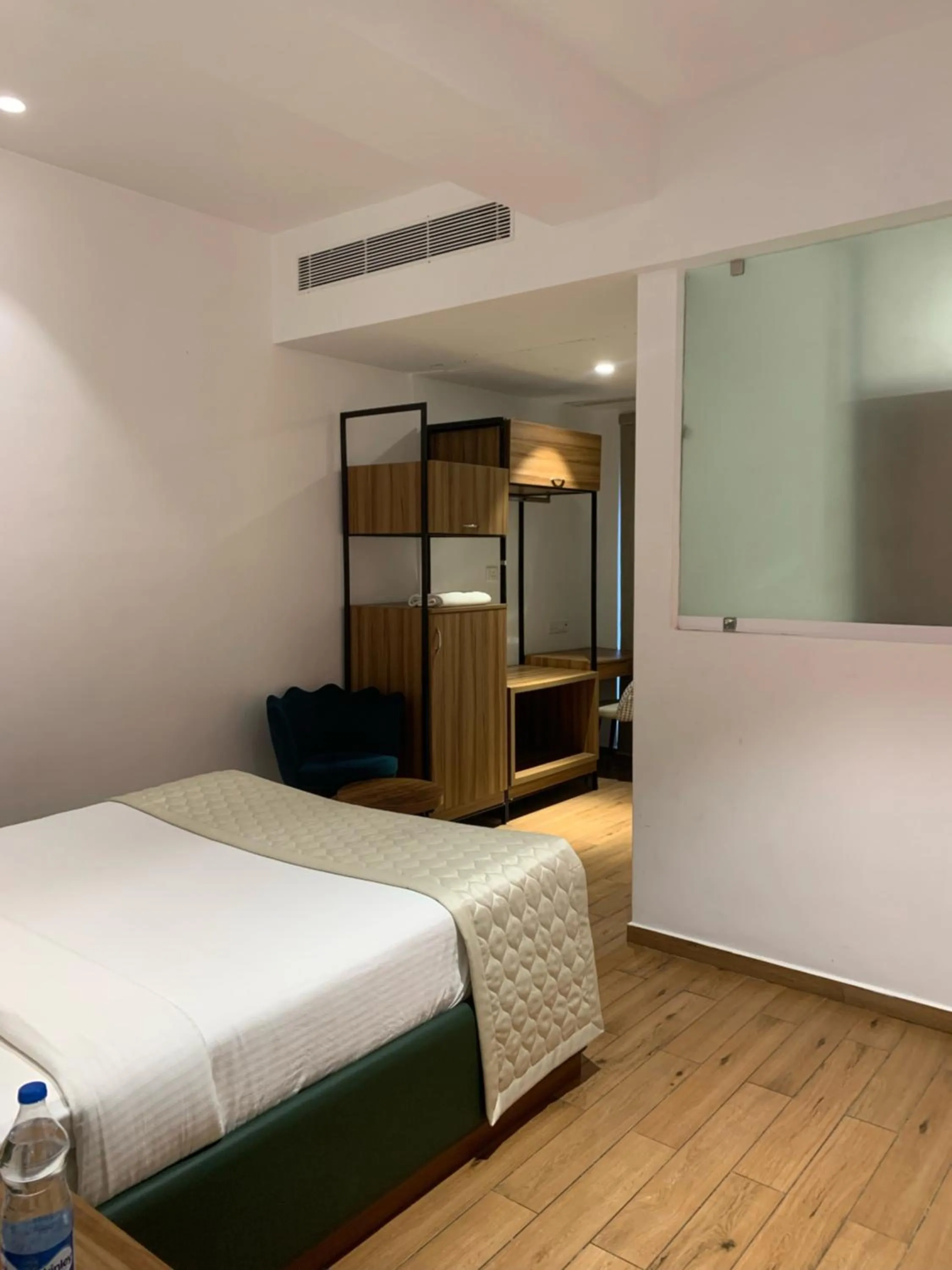 Bedroom, Bed in Pondy Heights - Suites and Studios