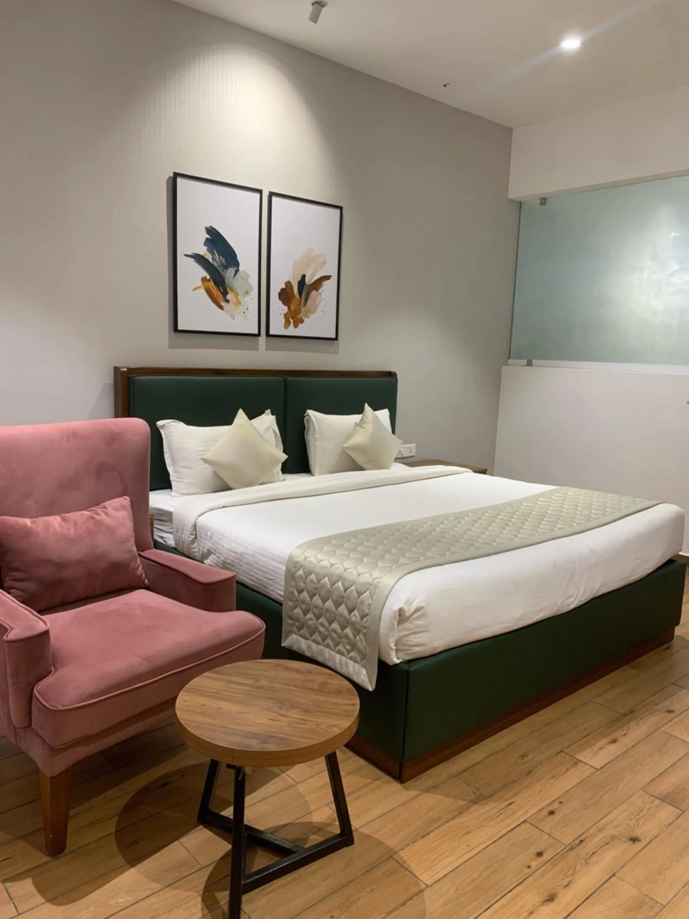 Photo of the whole room, Bed in Pondy Heights - Suites and Studios