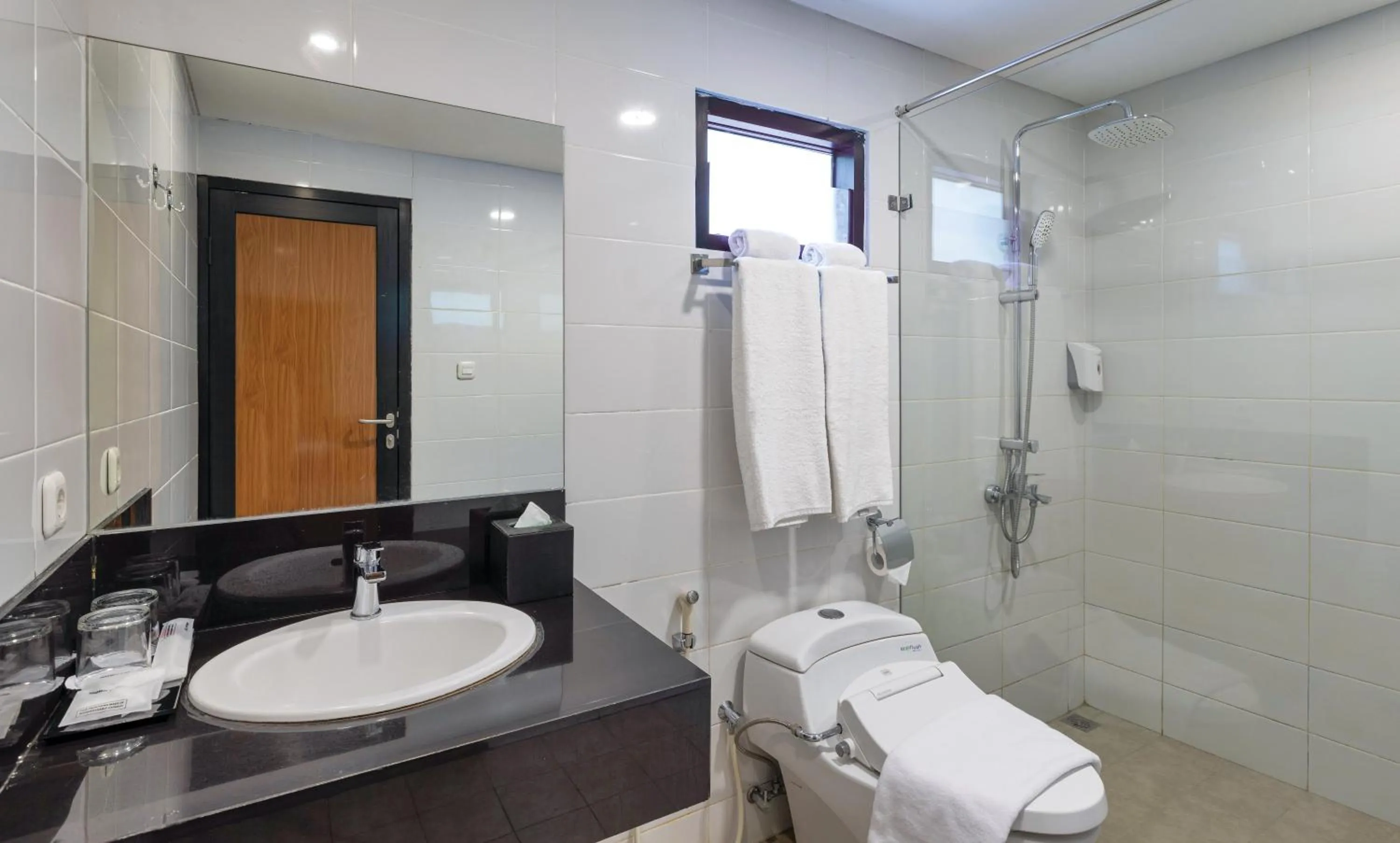 Bathroom in The Glamping at ARTOTEL Pelangi Park