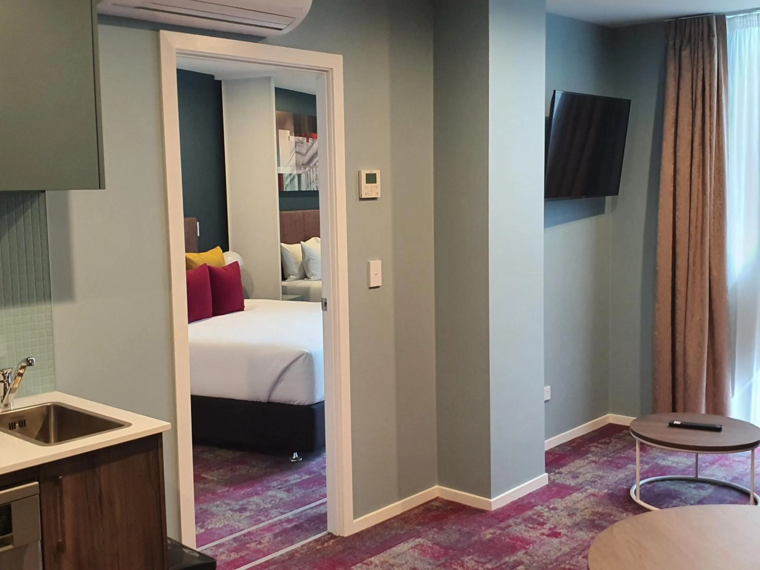 Bedroom, Bed in La Quinta by Wyndham Parnell Auckland