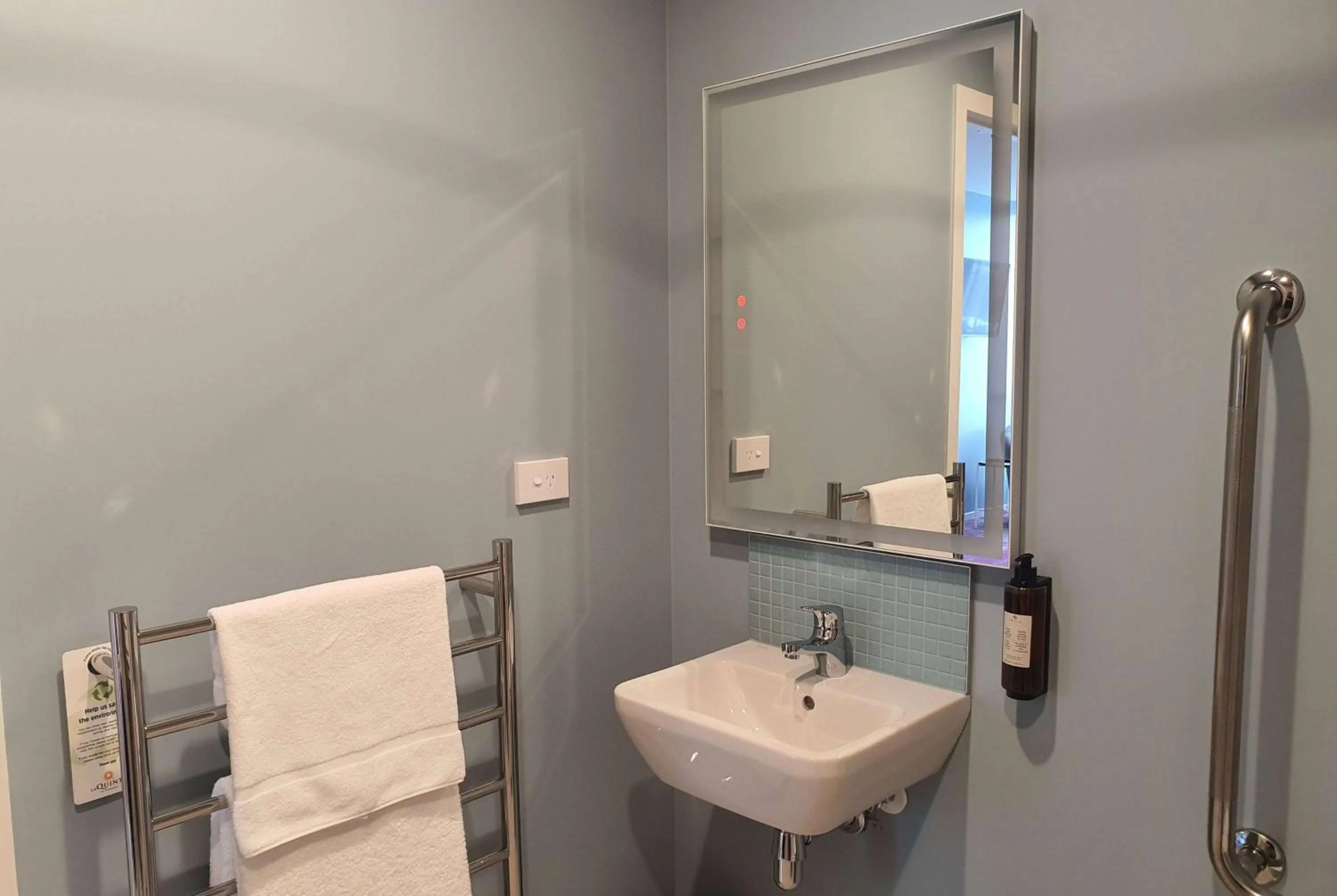 Bathroom in La Quinta by Wyndham Parnell Auckland