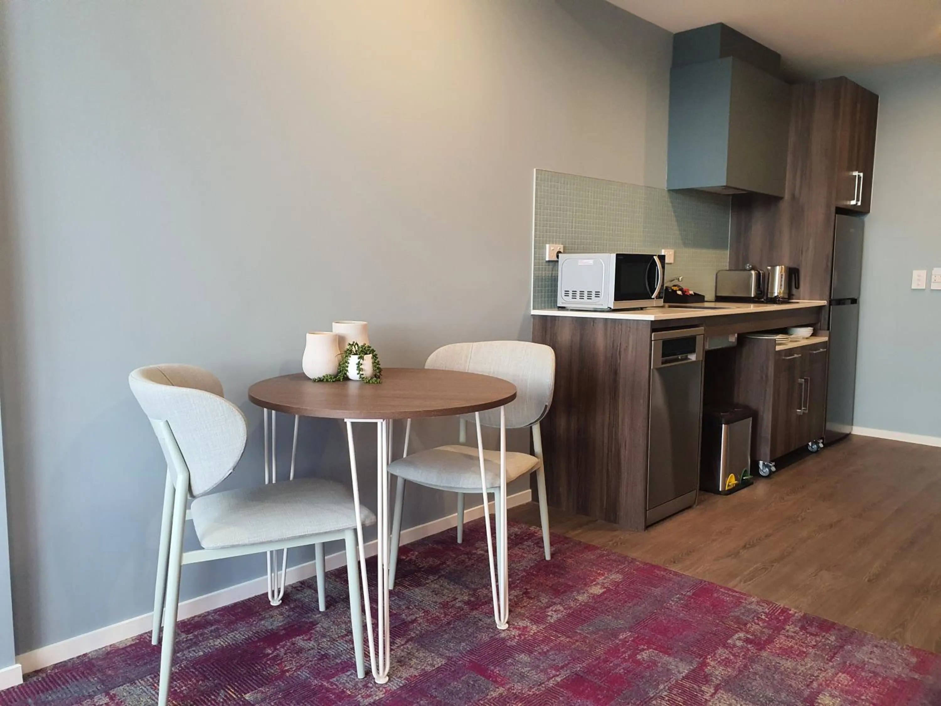 Kitchen or kitchenette in La Quinta by Wyndham Parnell Auckland