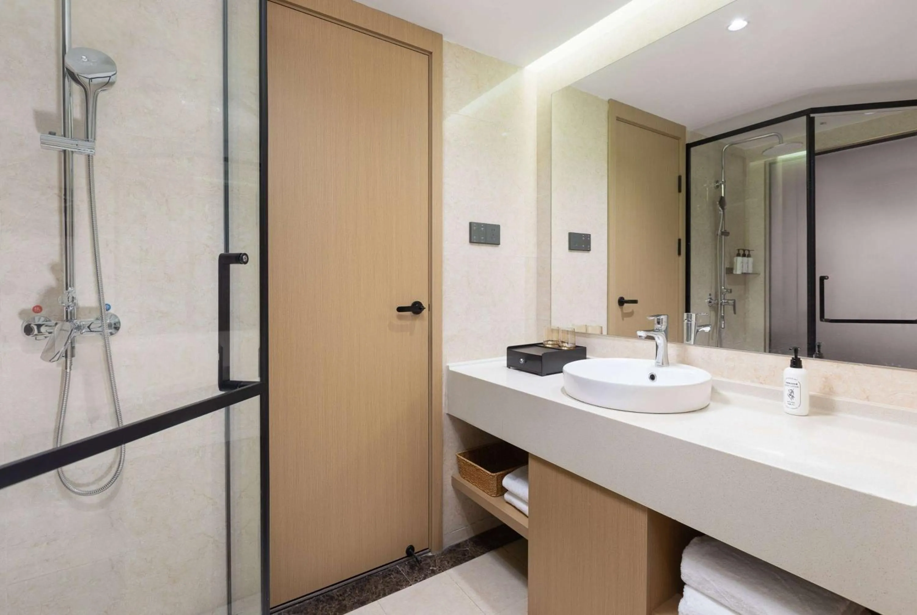 TV and multimedia in Days Inn by Wyndham Nanjing Lishui