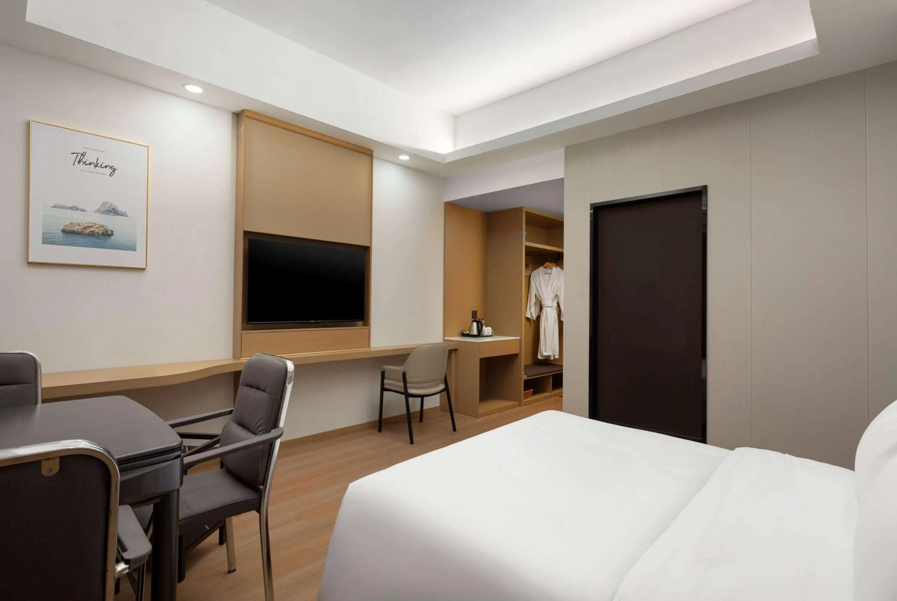 Photo of the whole room, Bed in Days Inn by Wyndham Nanjing Lishui