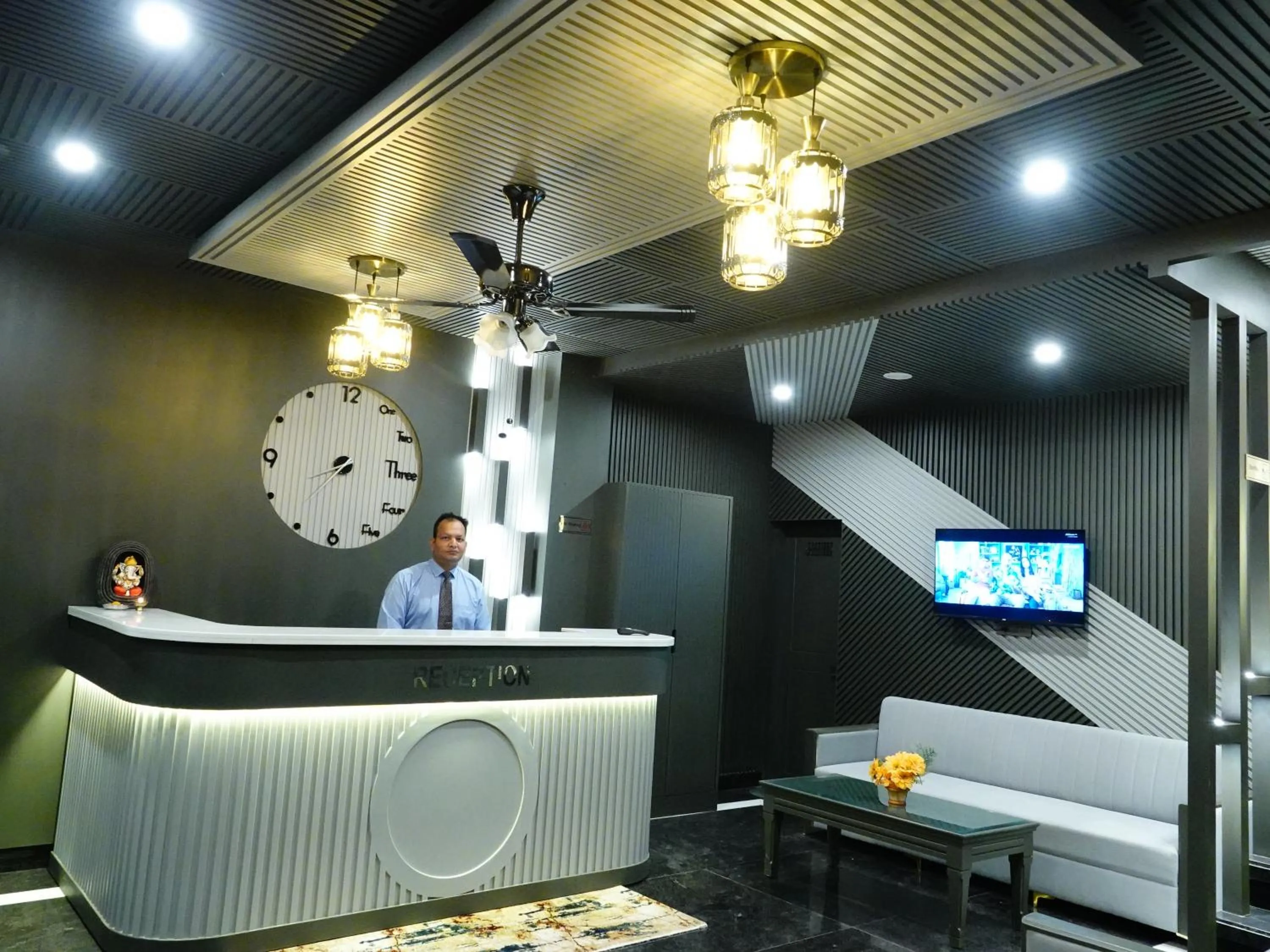 Lobby or reception in Rubystone Mussoorie A Leisure Resort