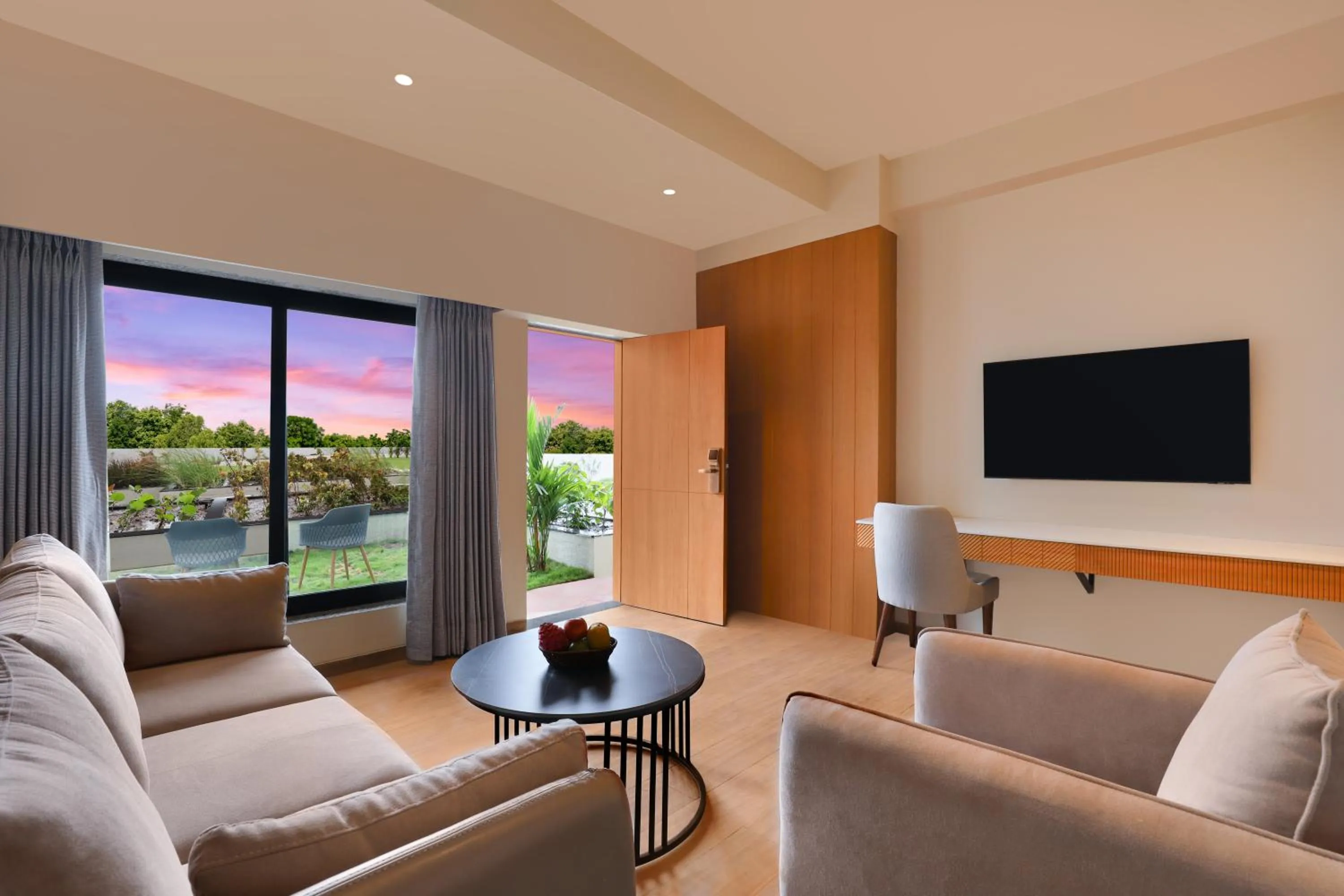 Bedroom in Lemon Tree Resort, Somnath