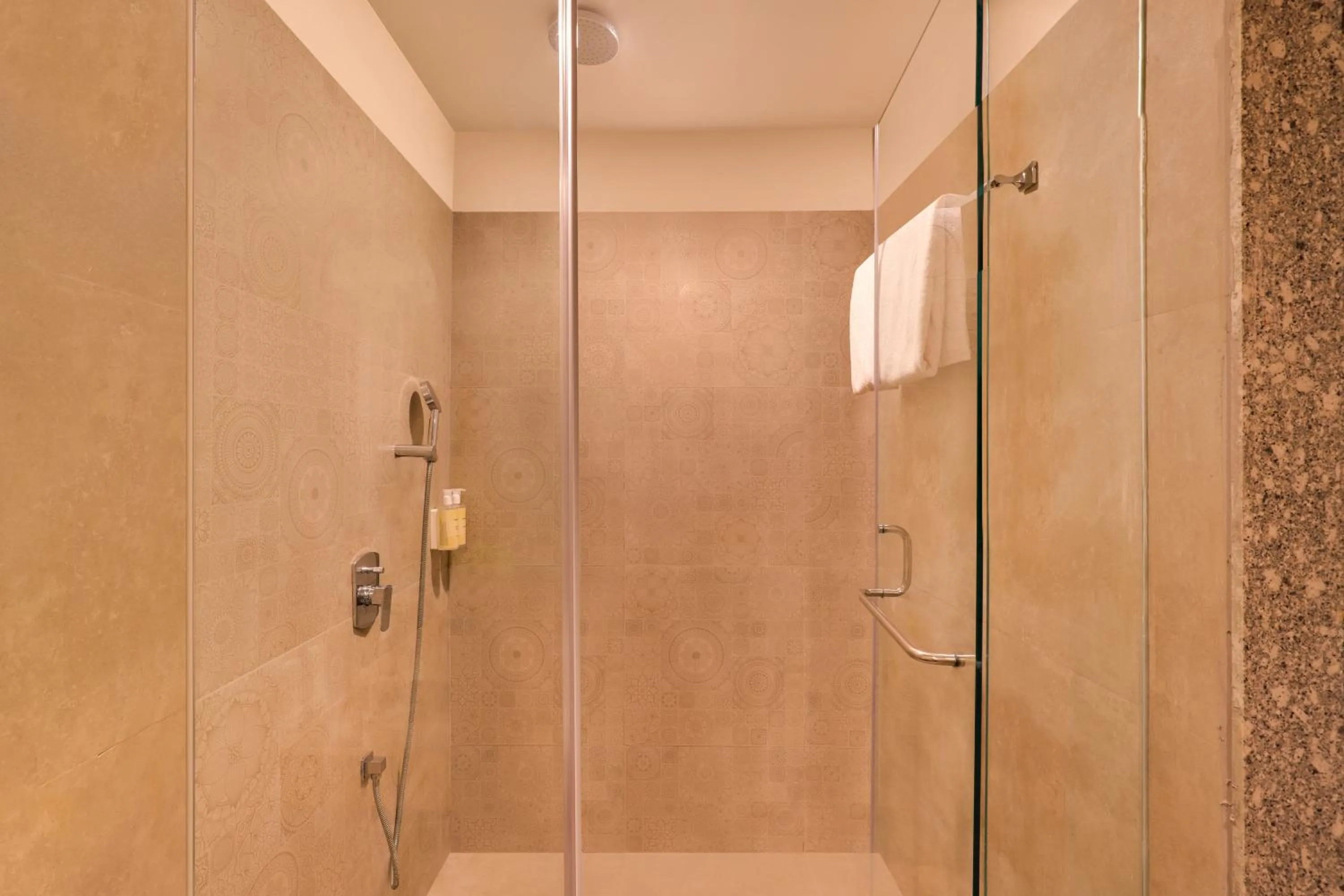 Shower in Lemon Tree Resort, Somnath