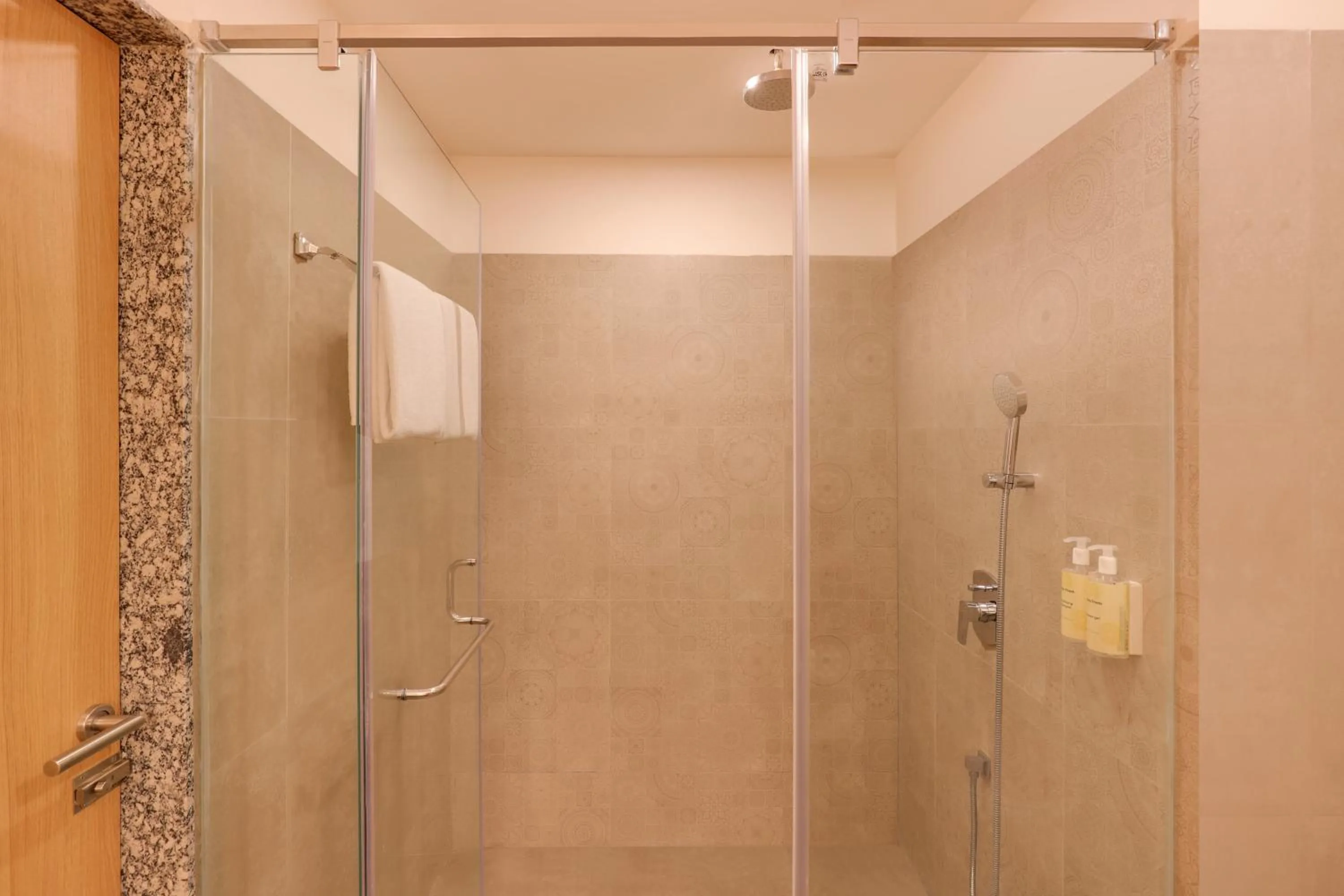 Shower in Lemon Tree Resort, Somnath