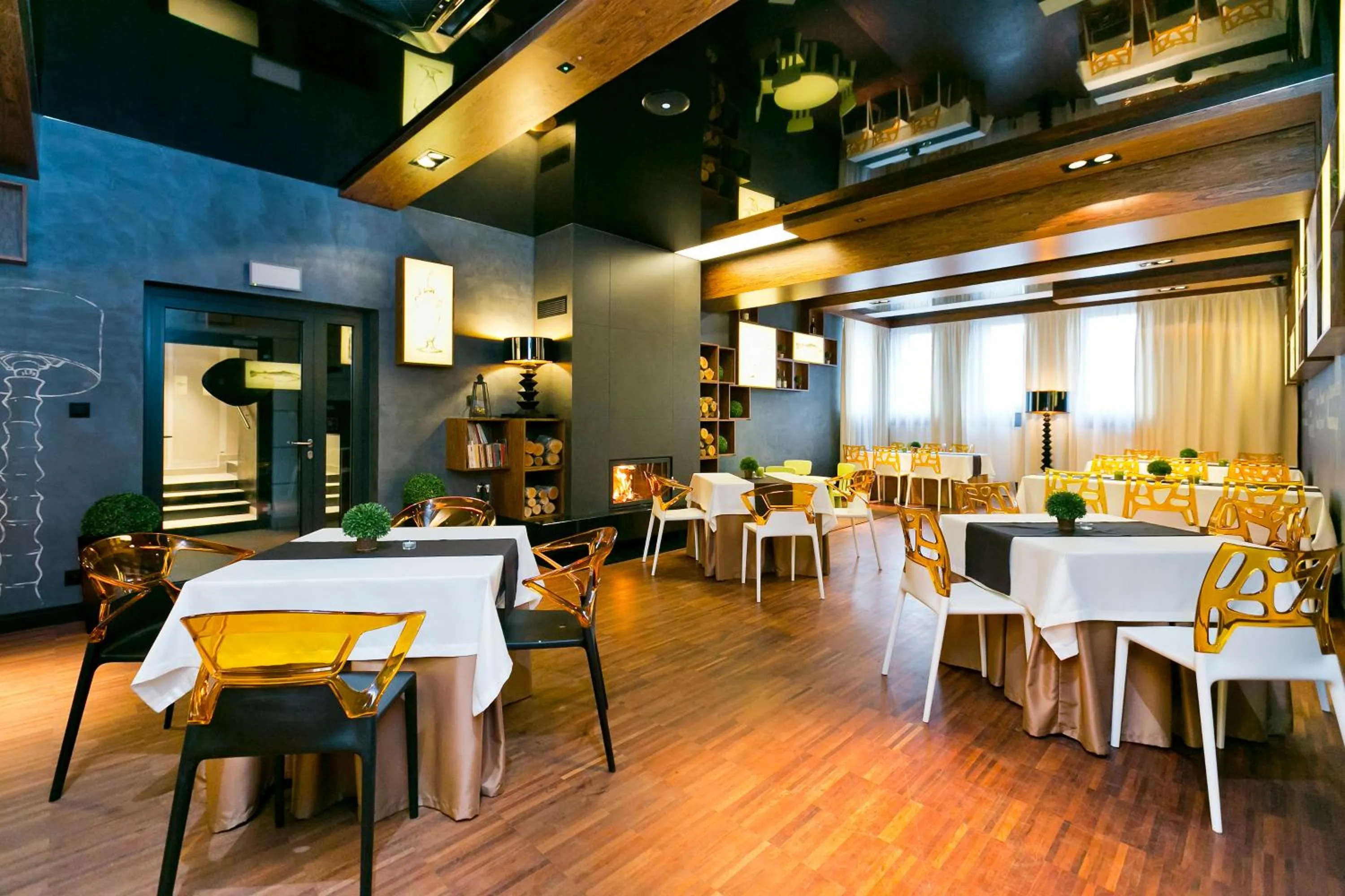 Restaurant/places to eat in Hotel Martina