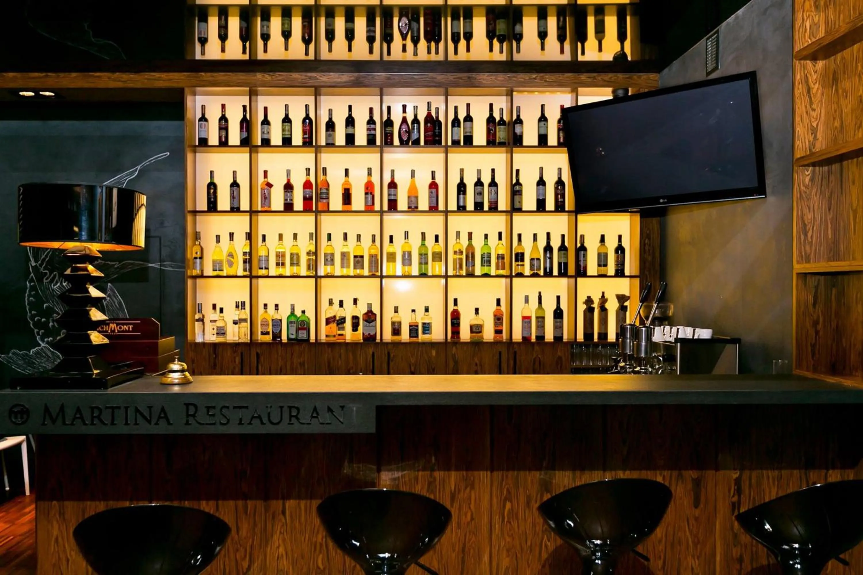 Restaurant/places to eat in Hotel Martina