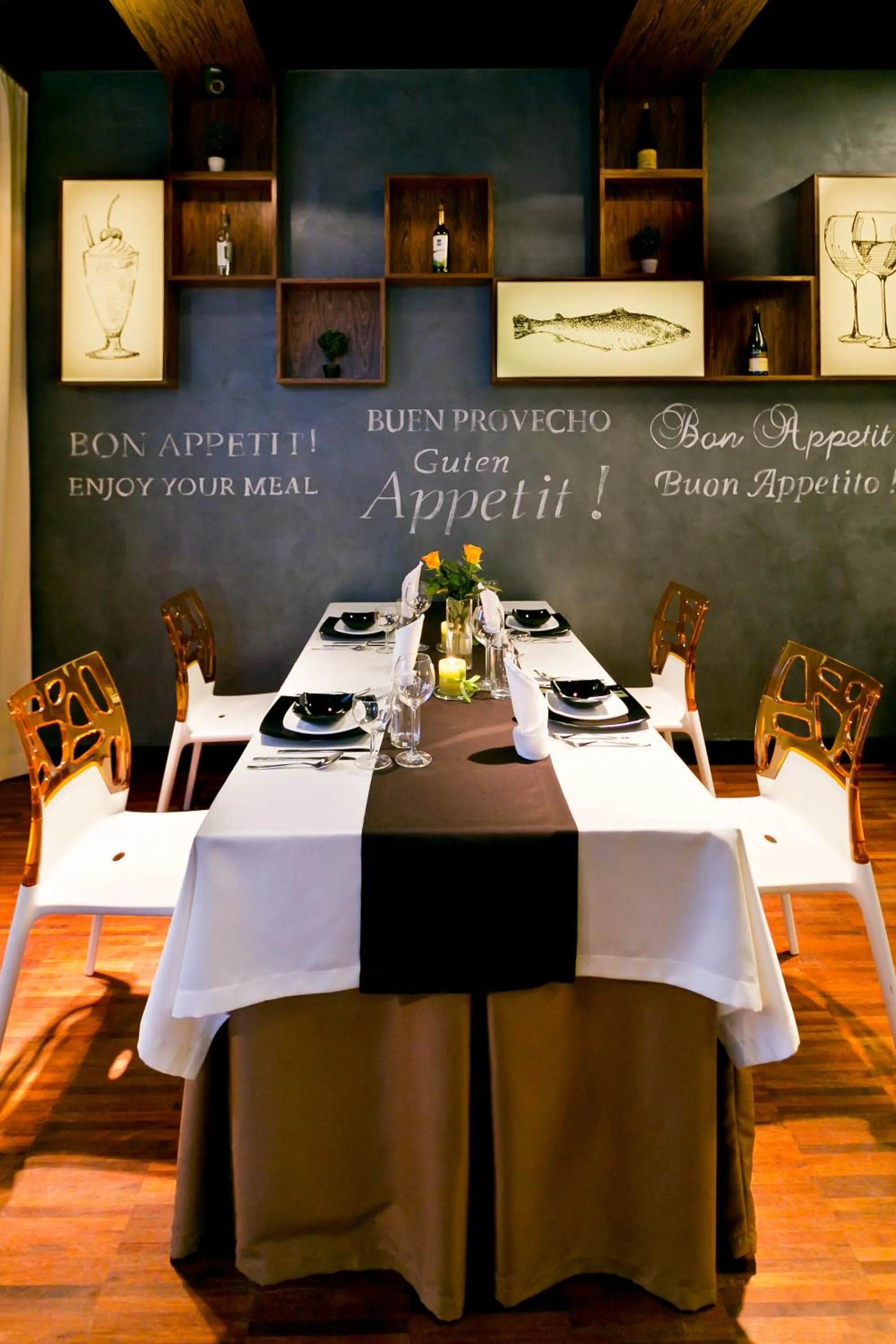 Restaurant/places to eat in Hotel Martina