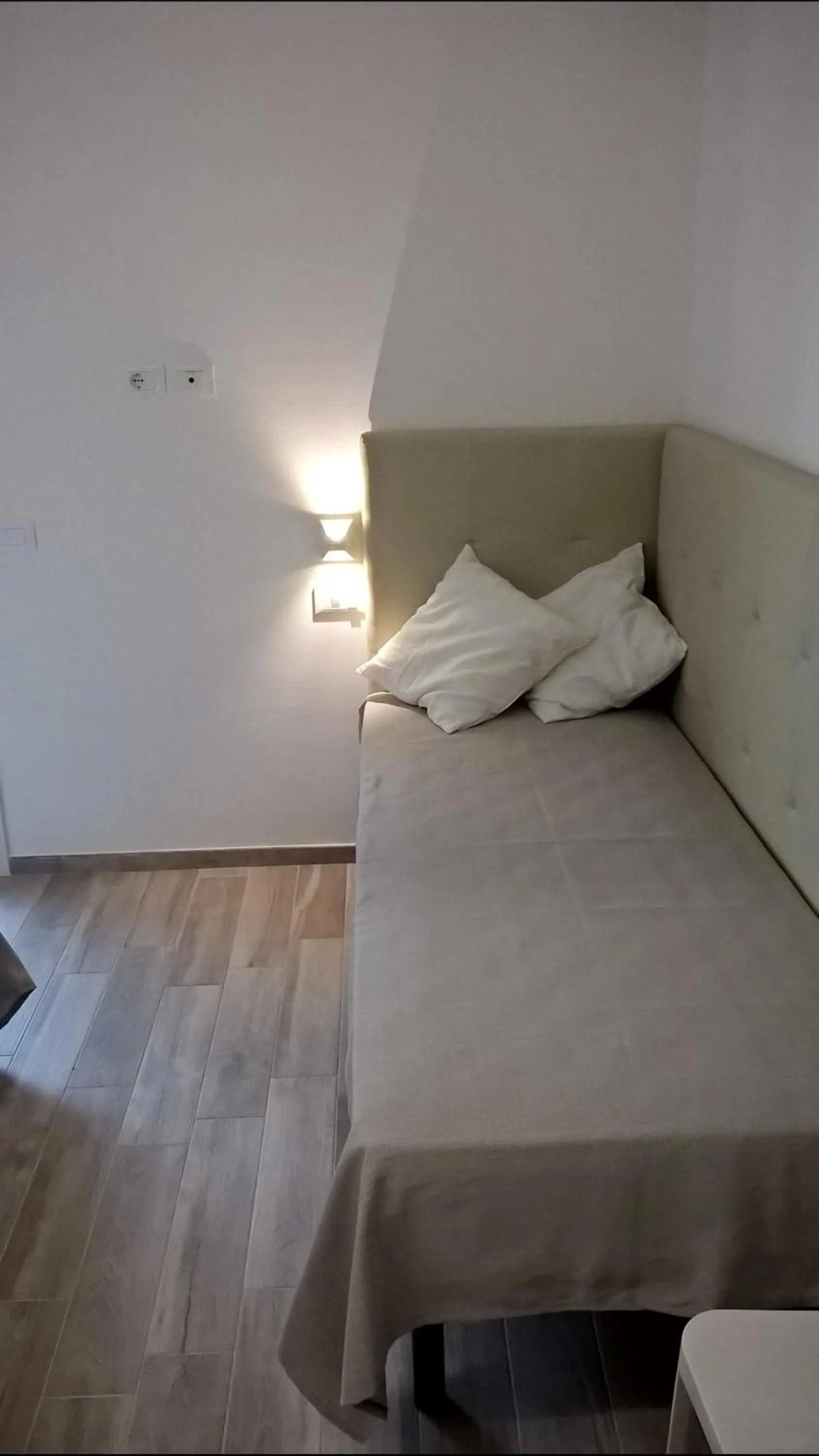 Photo of the whole room, Bed in Residence Diffuso Arcobaleno