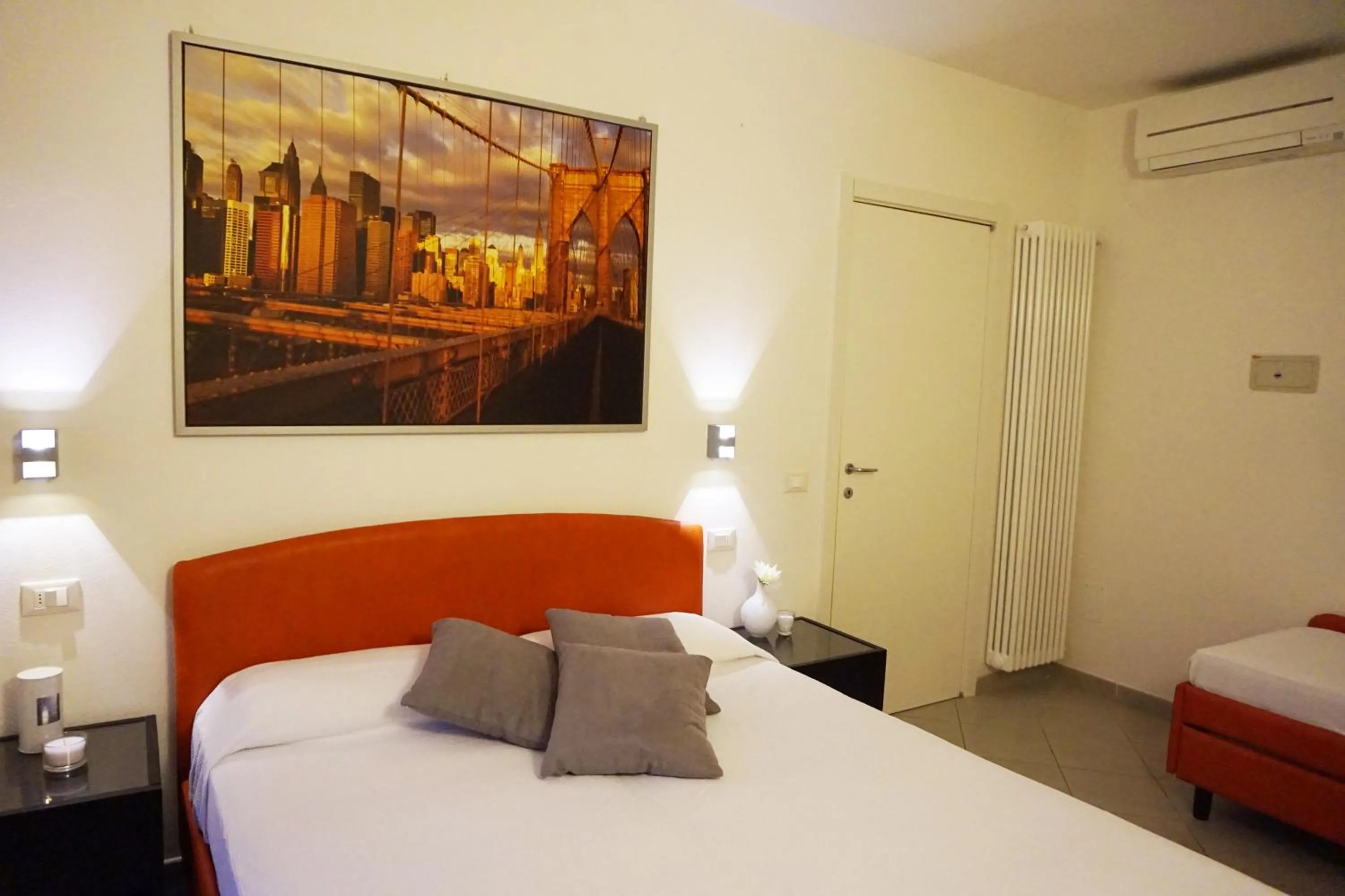 Photo of the whole room, Bed in Residence Diffuso Arcobaleno