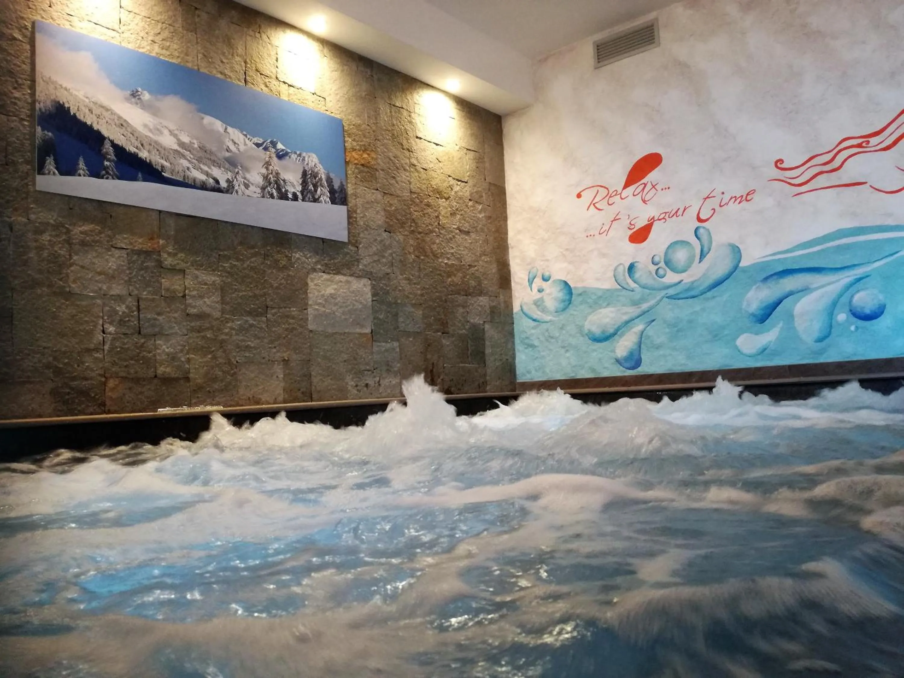 Hot Tub in Hotel Le Alpi