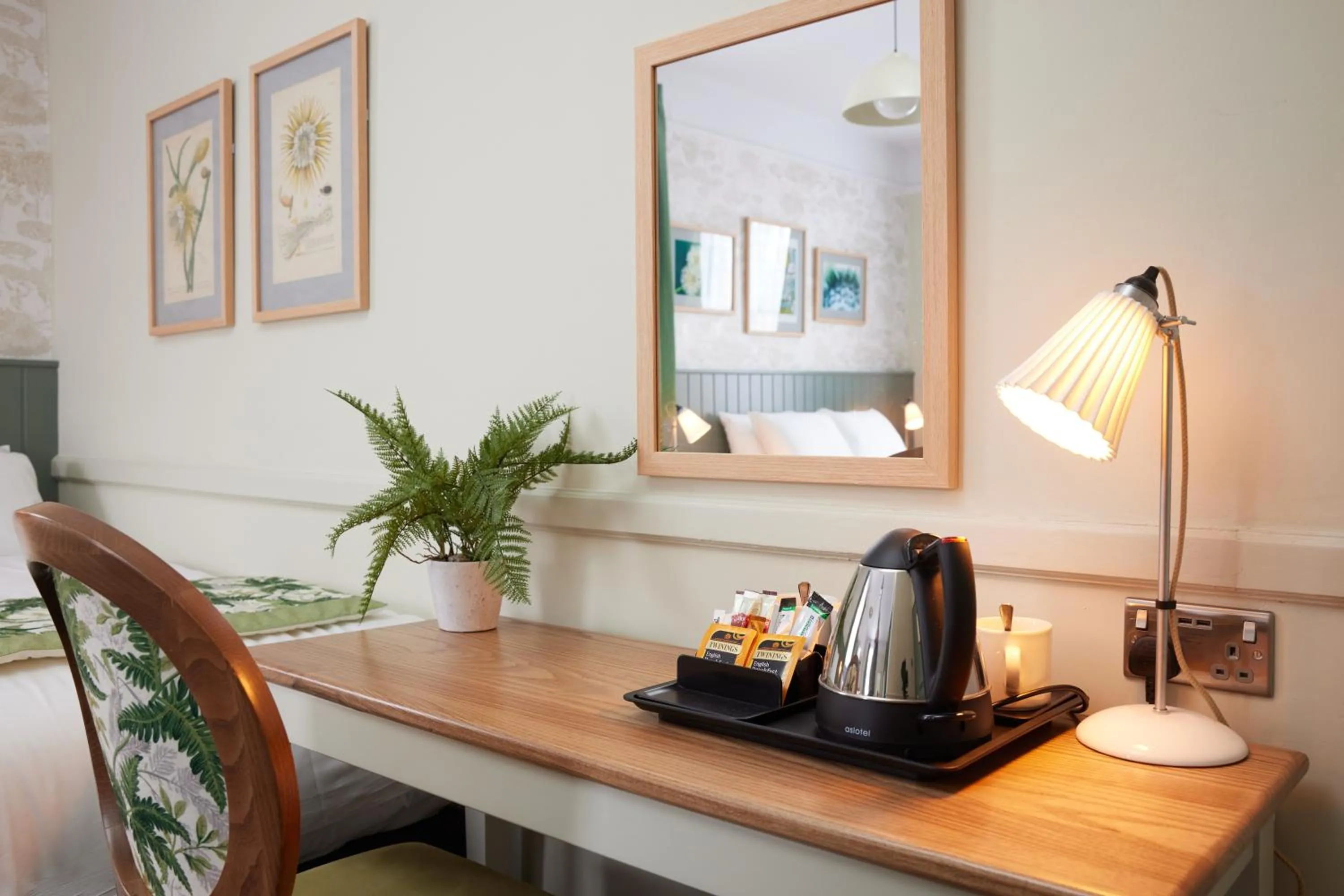 Coffee/tea facilities in The Kings Head Wroxham by Greene King Inns