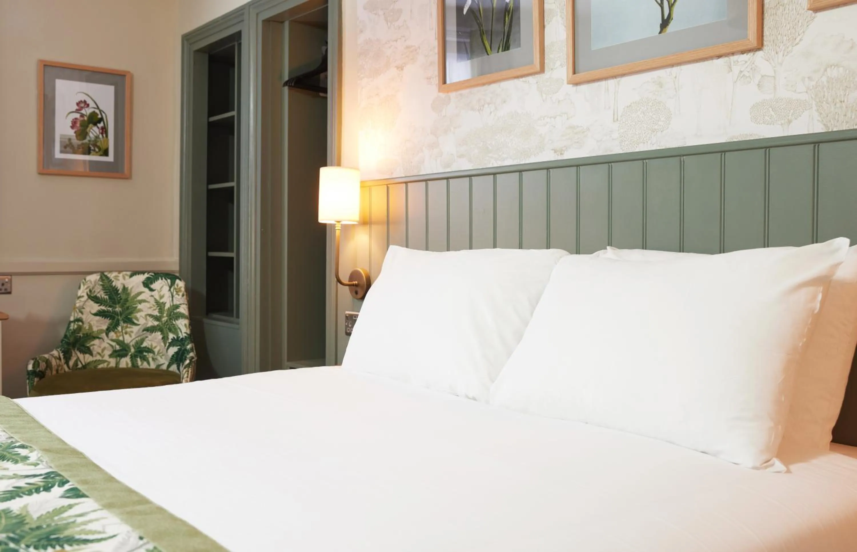 Bed in The Kings Head Wroxham by Greene King Inns