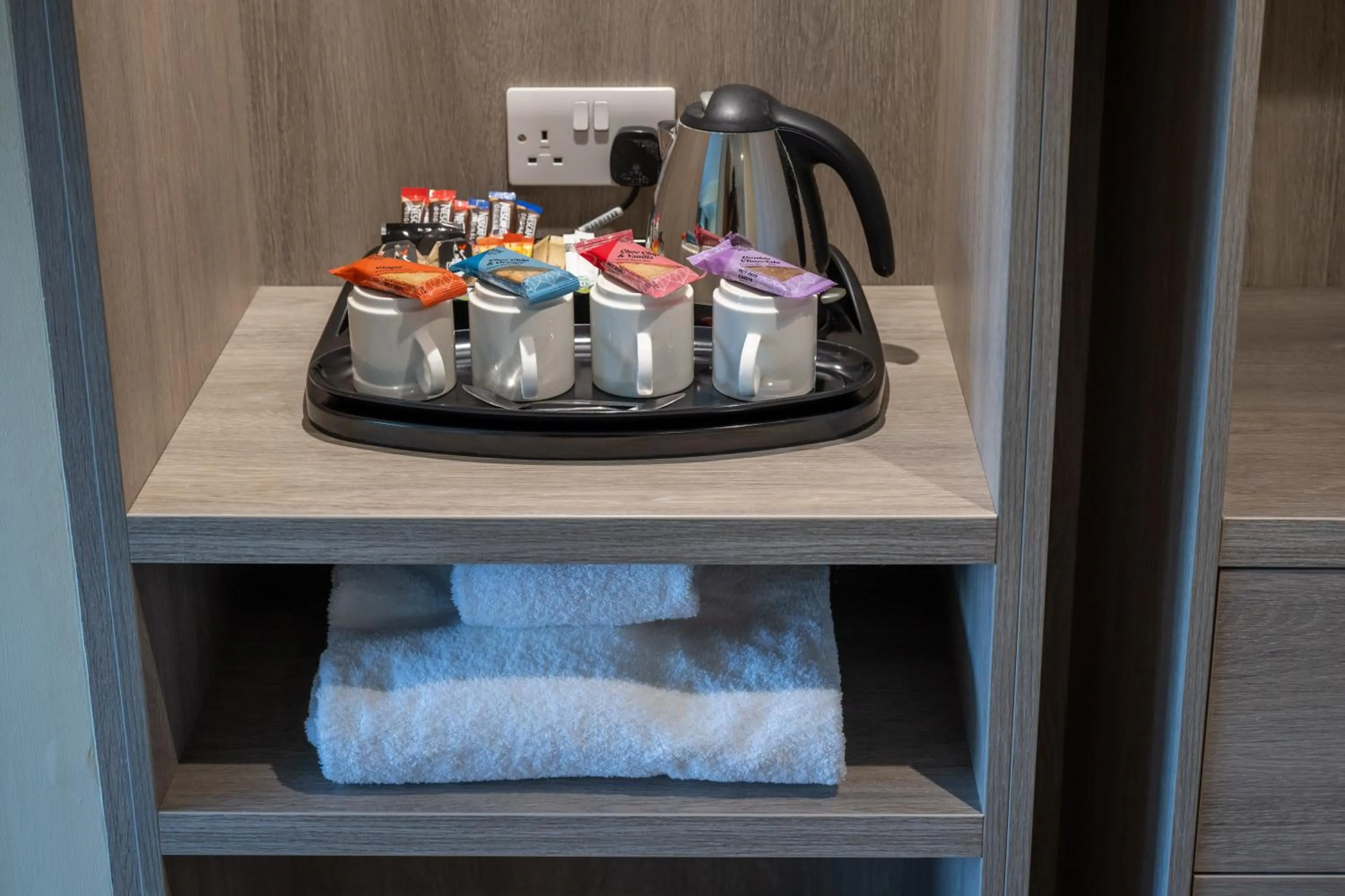 Coffee/tea facilities in Hellidon Lakes Hotel