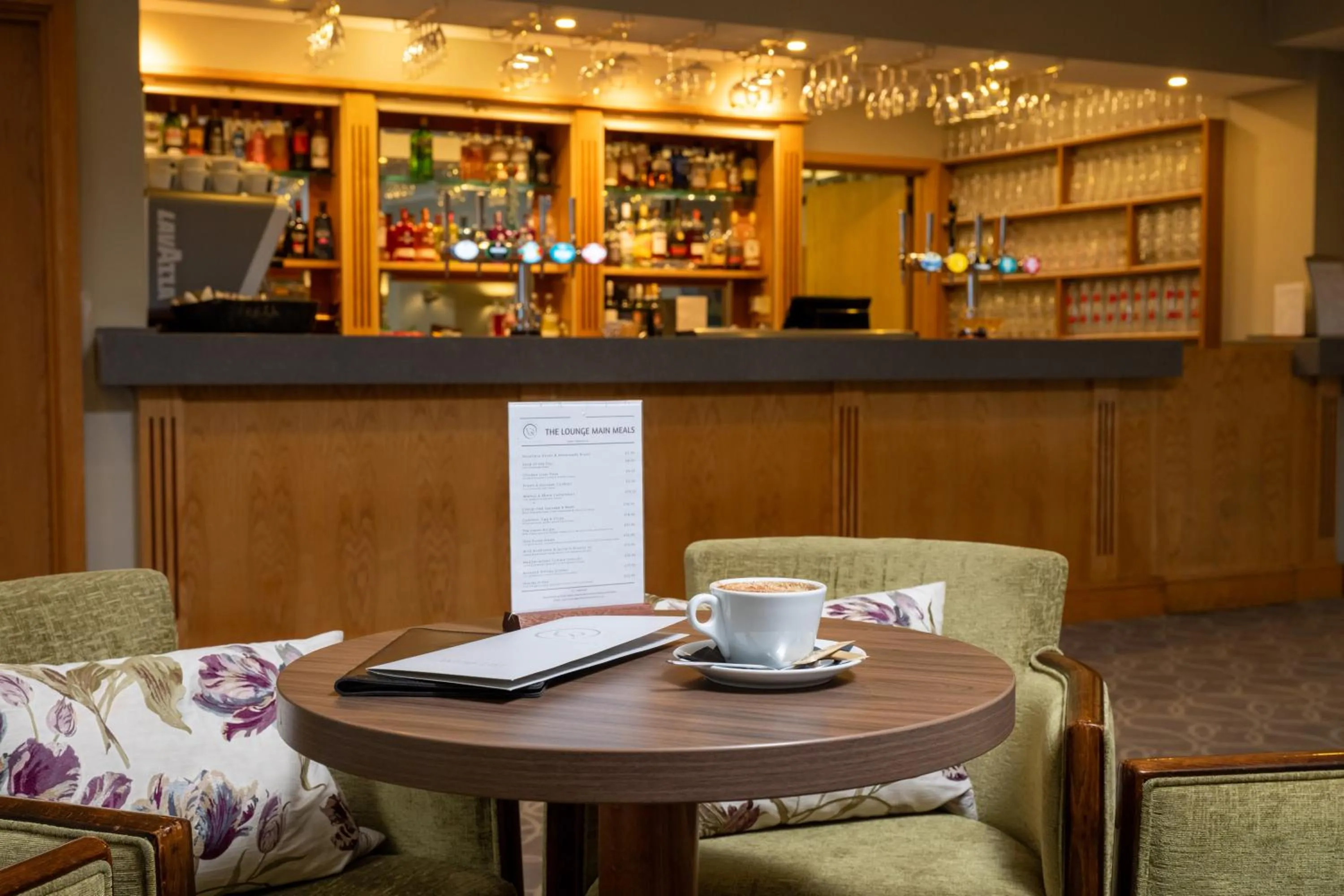 Lounge or bar in Hellidon Lakes Hotel