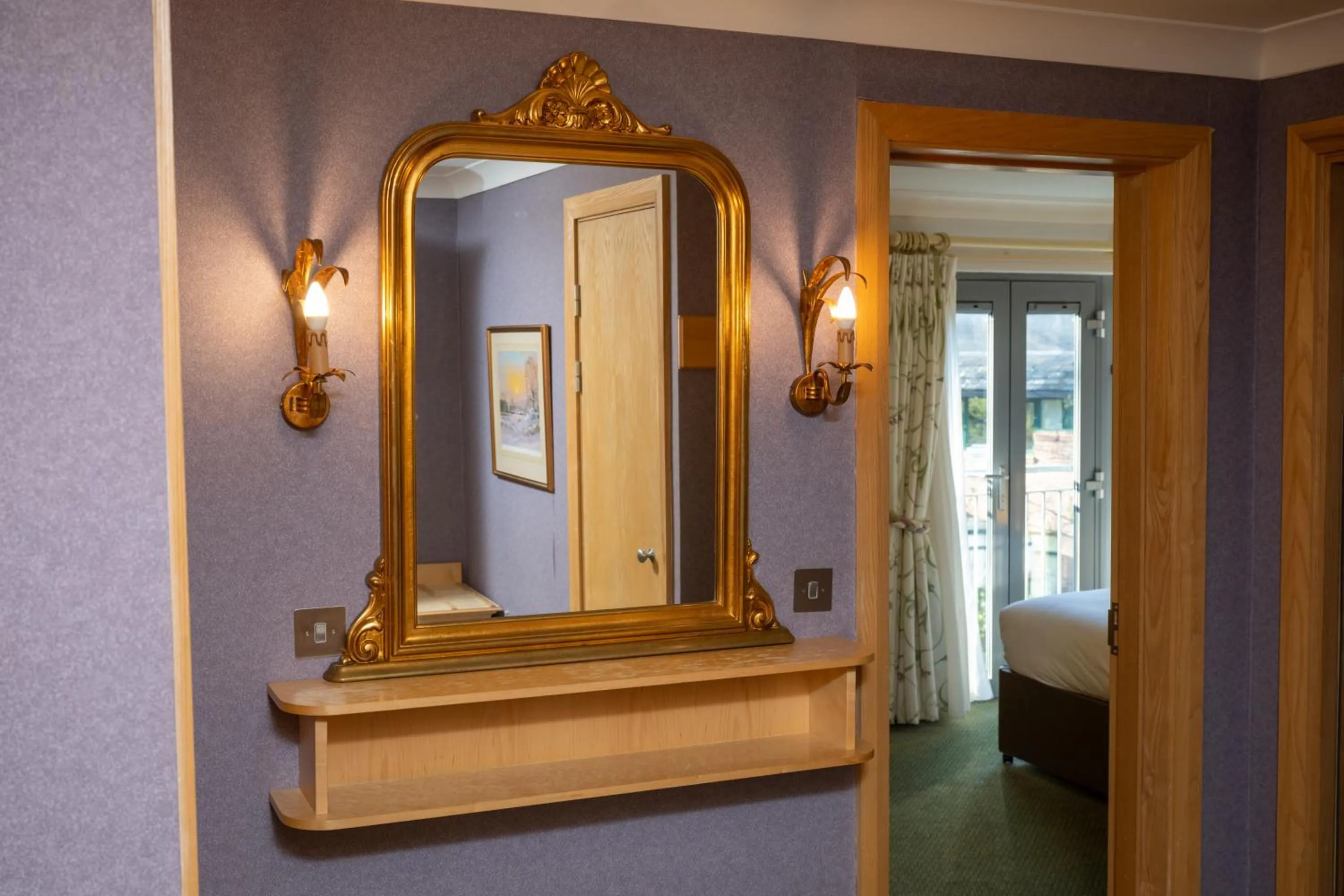 Bedroom in Hellidon Lakes Hotel