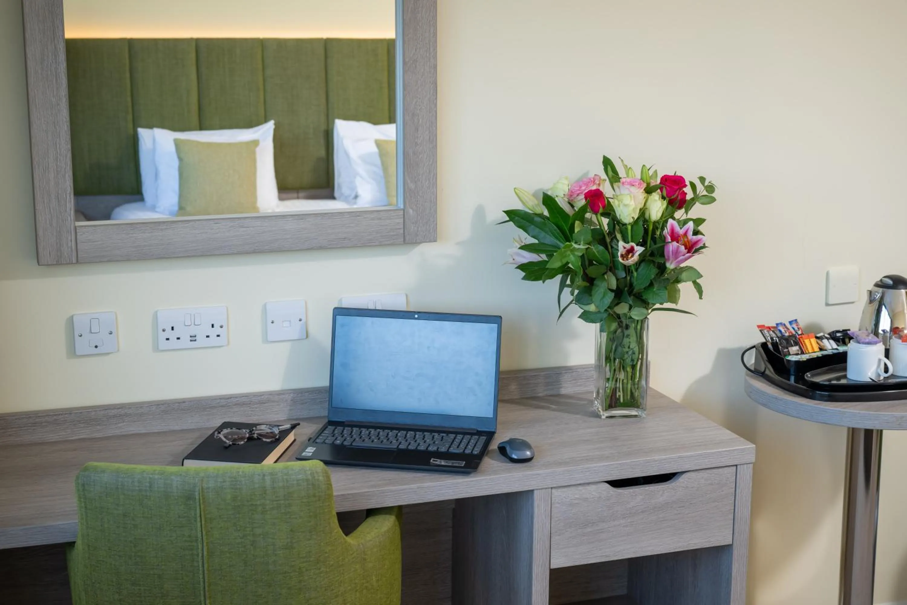 Seating area in Hellidon Lakes Hotel