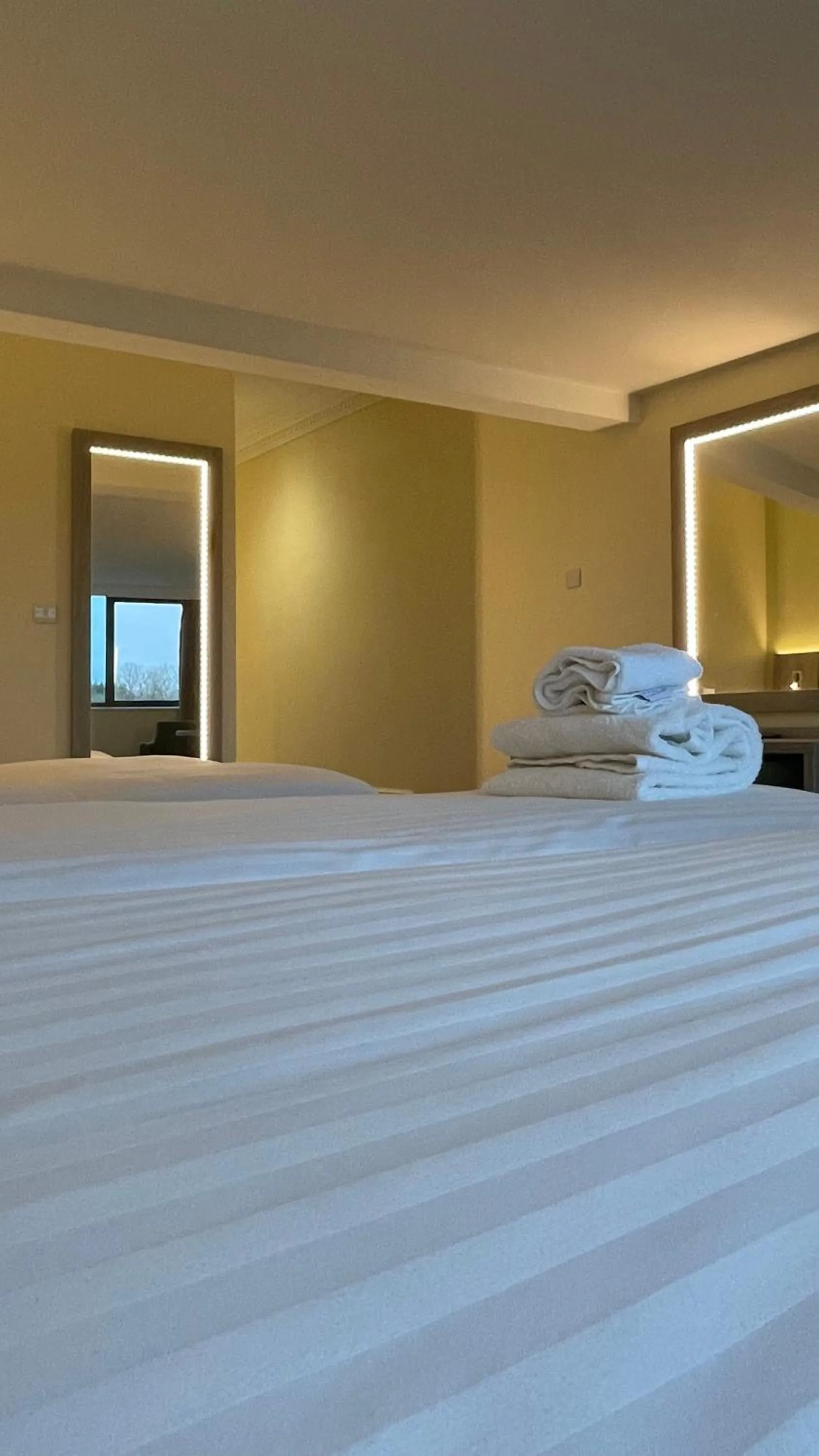 Bed in Hellidon Lakes Hotel