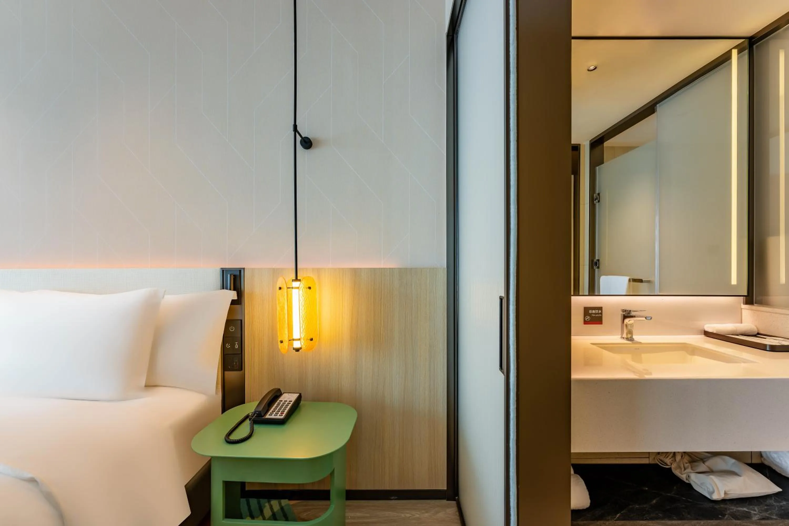 Property building, Bed in EVEN Hotel Qingdao Laoshan - an IHG Hotel