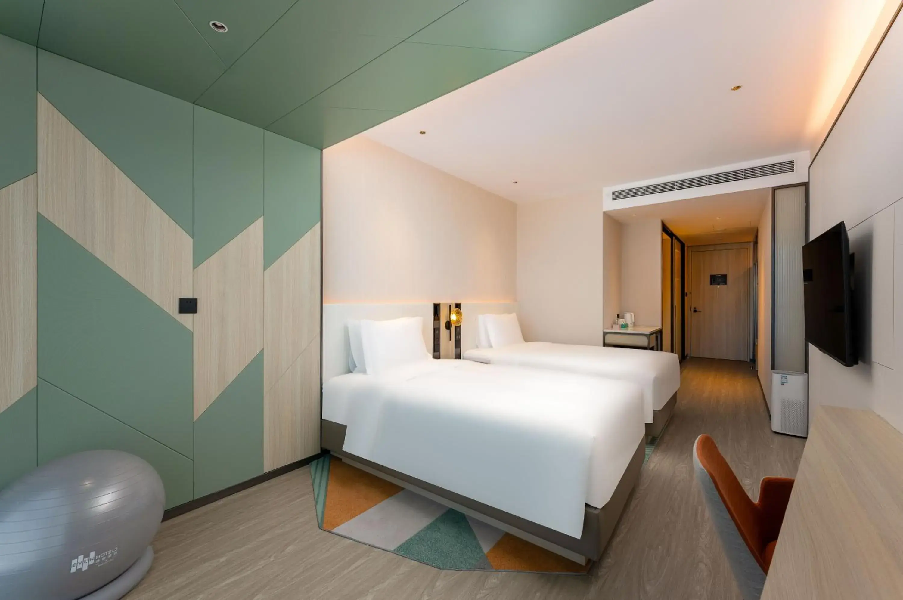 Standard Double Room with Two Double Beds in EVEN Hotel Qingdao Laoshan - an IHG Hotel Standard Double Room with Two Double Beds in EVEN Hotel Qingdao Laoshan - an IHG Hotel