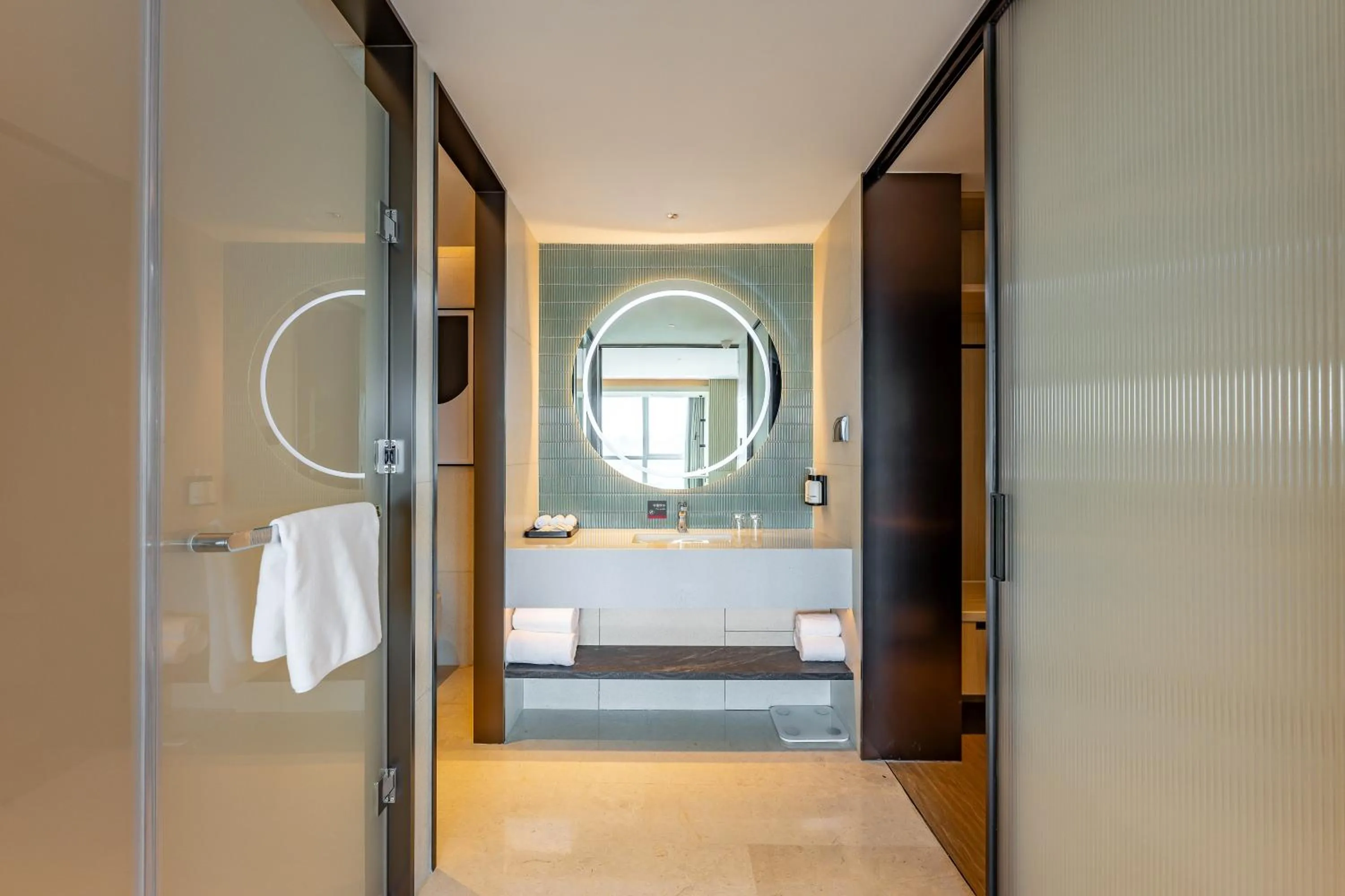 Shower, Bed in EVEN Hotel Qingdao Laoshan - an IHG Hotel