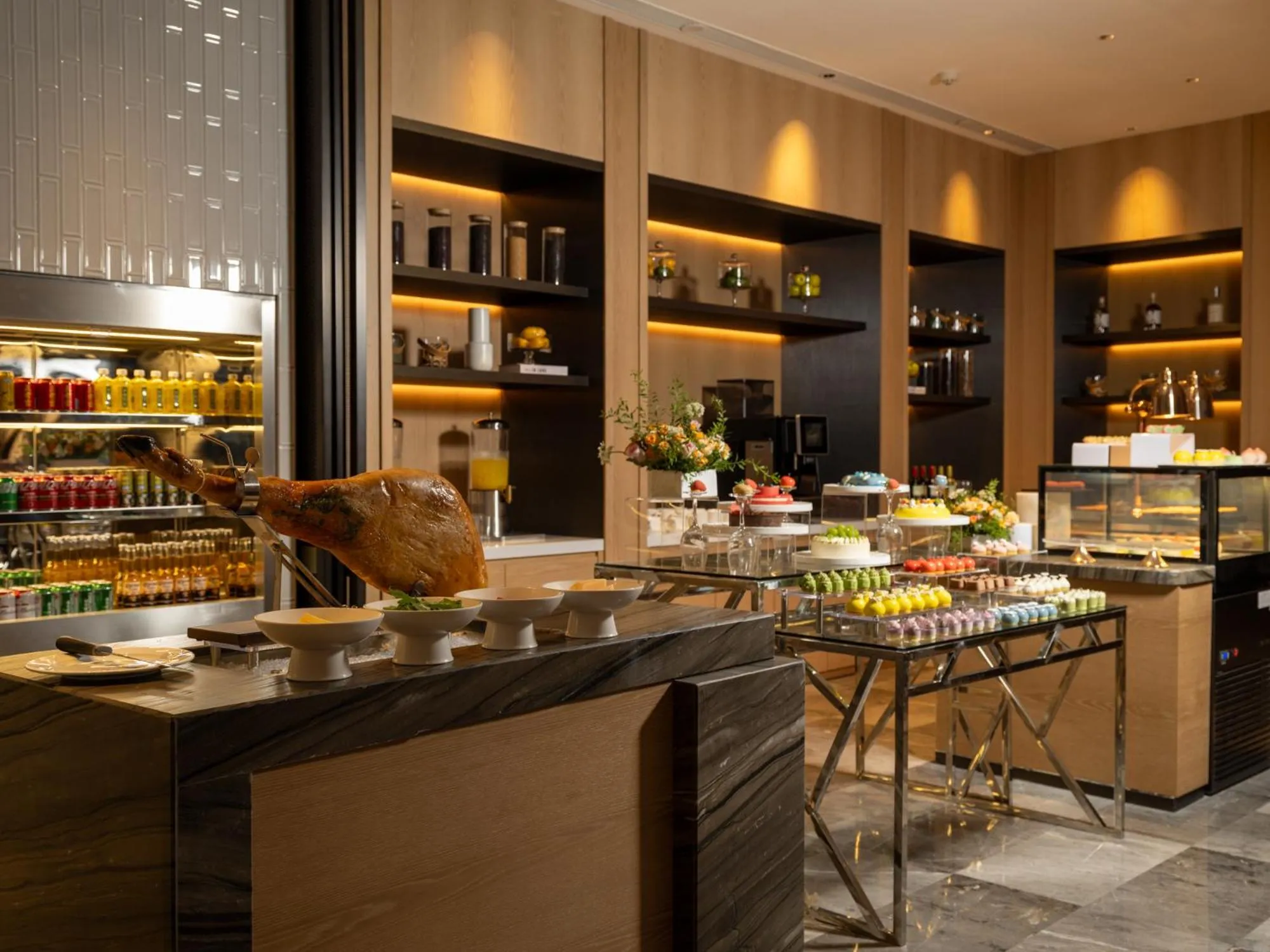 Restaurant/places to eat in Holiday Inn Guiyang Airport by IHG