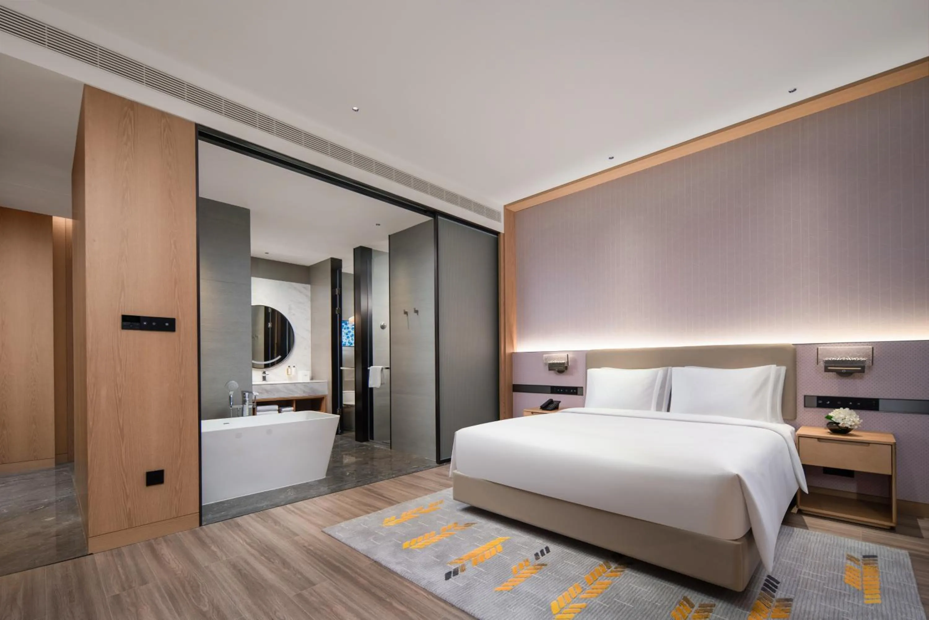 Photo of the whole room, Bed in Holiday Inn Guiyang Airport by IHG