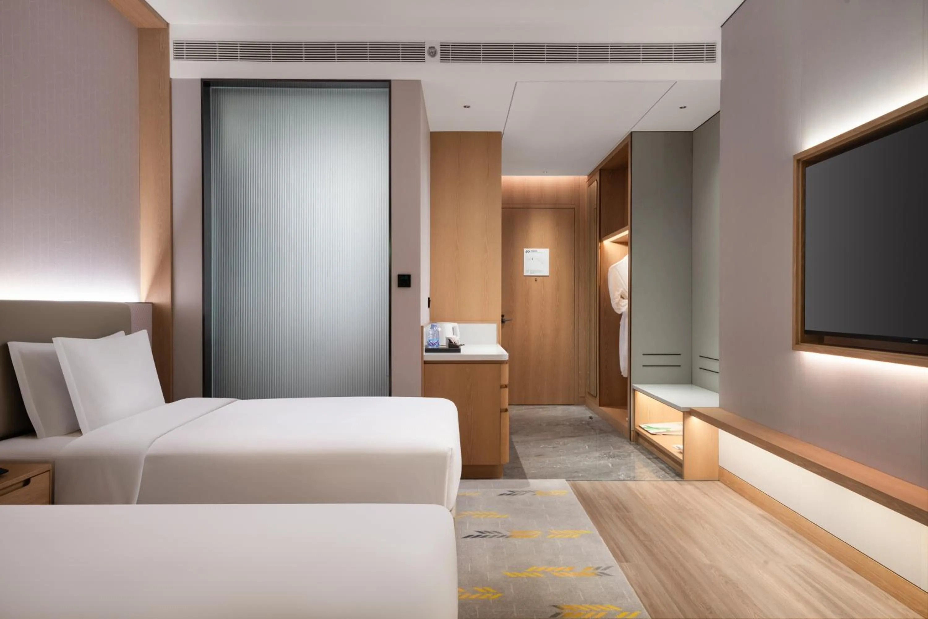 Photo of the whole room, Bed in Holiday Inn Guiyang Airport by IHG