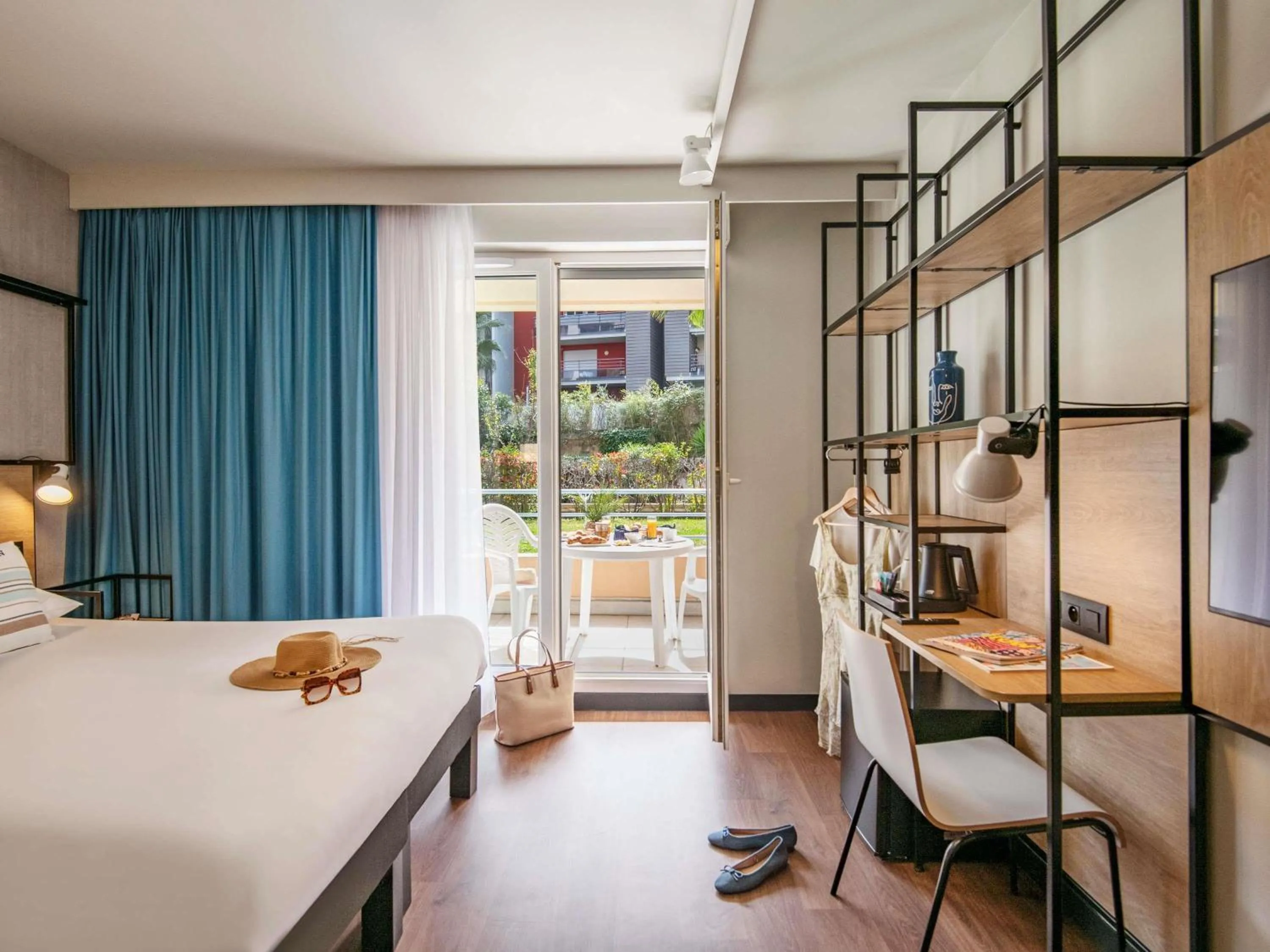 Bedroom, Bed in Ibis Roquebrune Cap Martin Menton