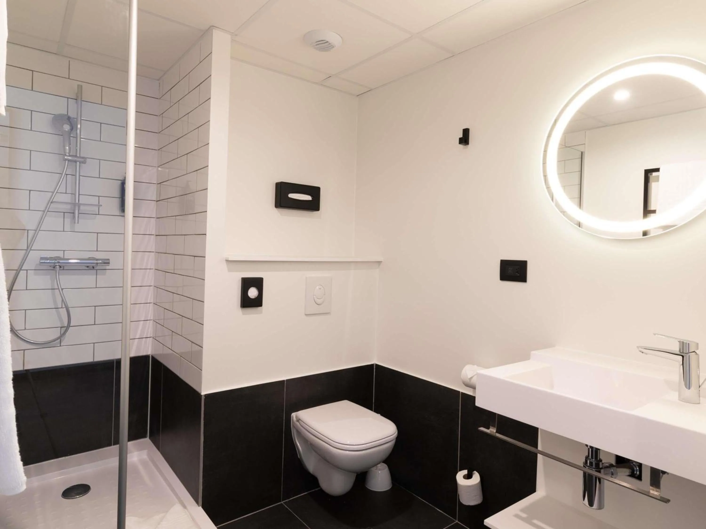 Bedroom in Ibis Roquebrune Cap Martin Menton