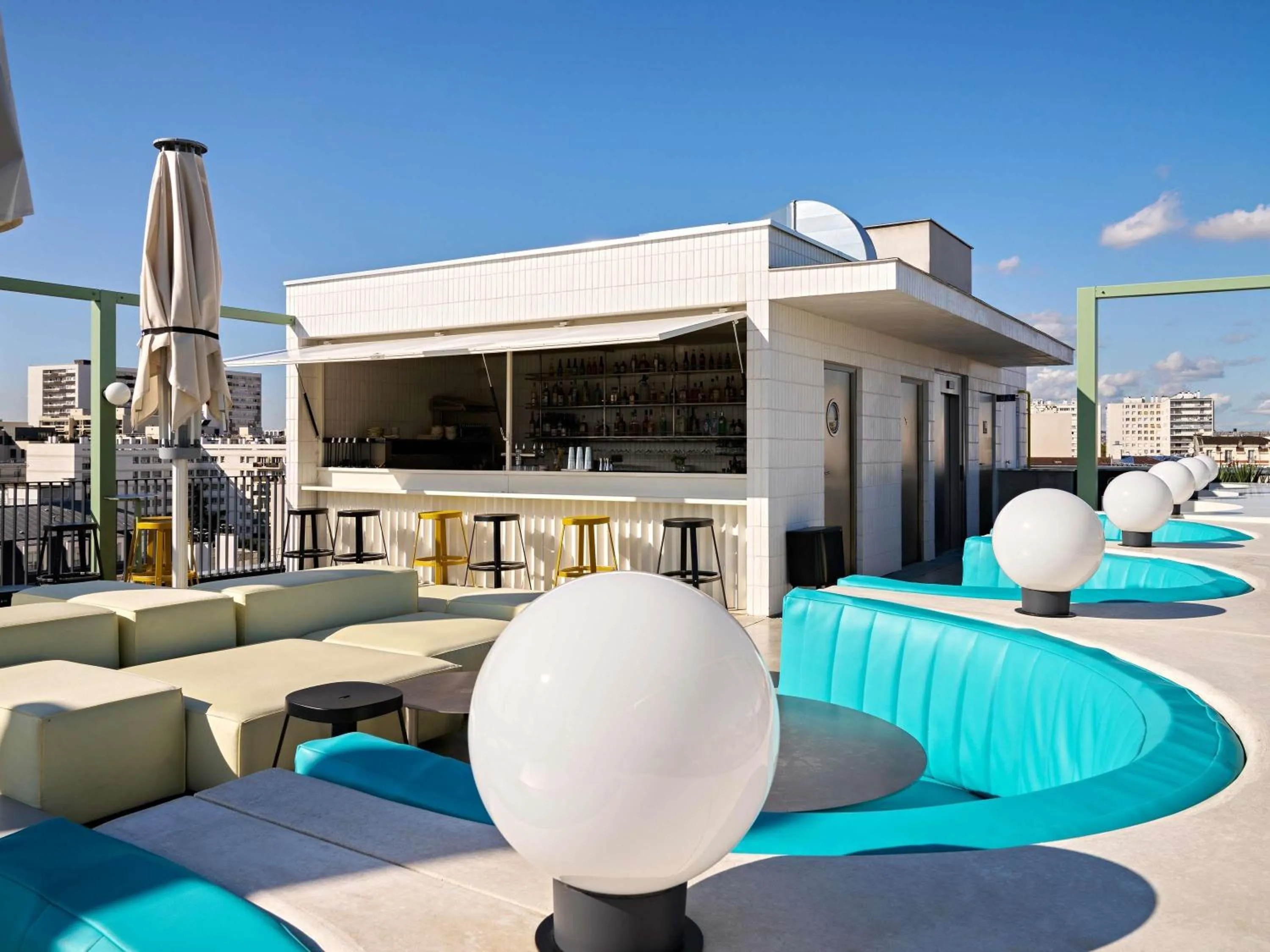 Lounge or bar in TRIBE Paris Clichy